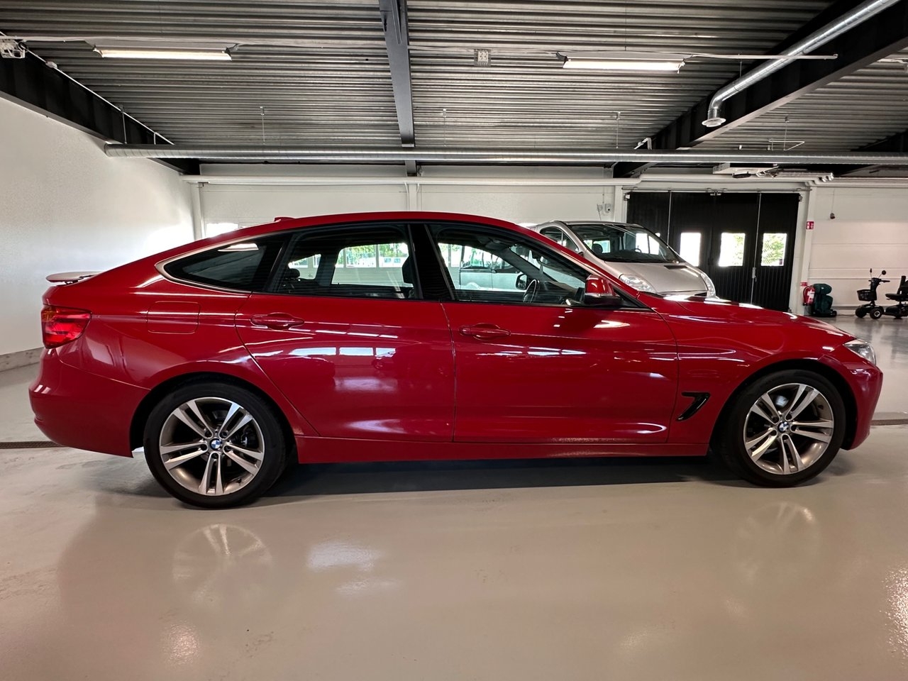 BMW 320 2014, photo 6/10