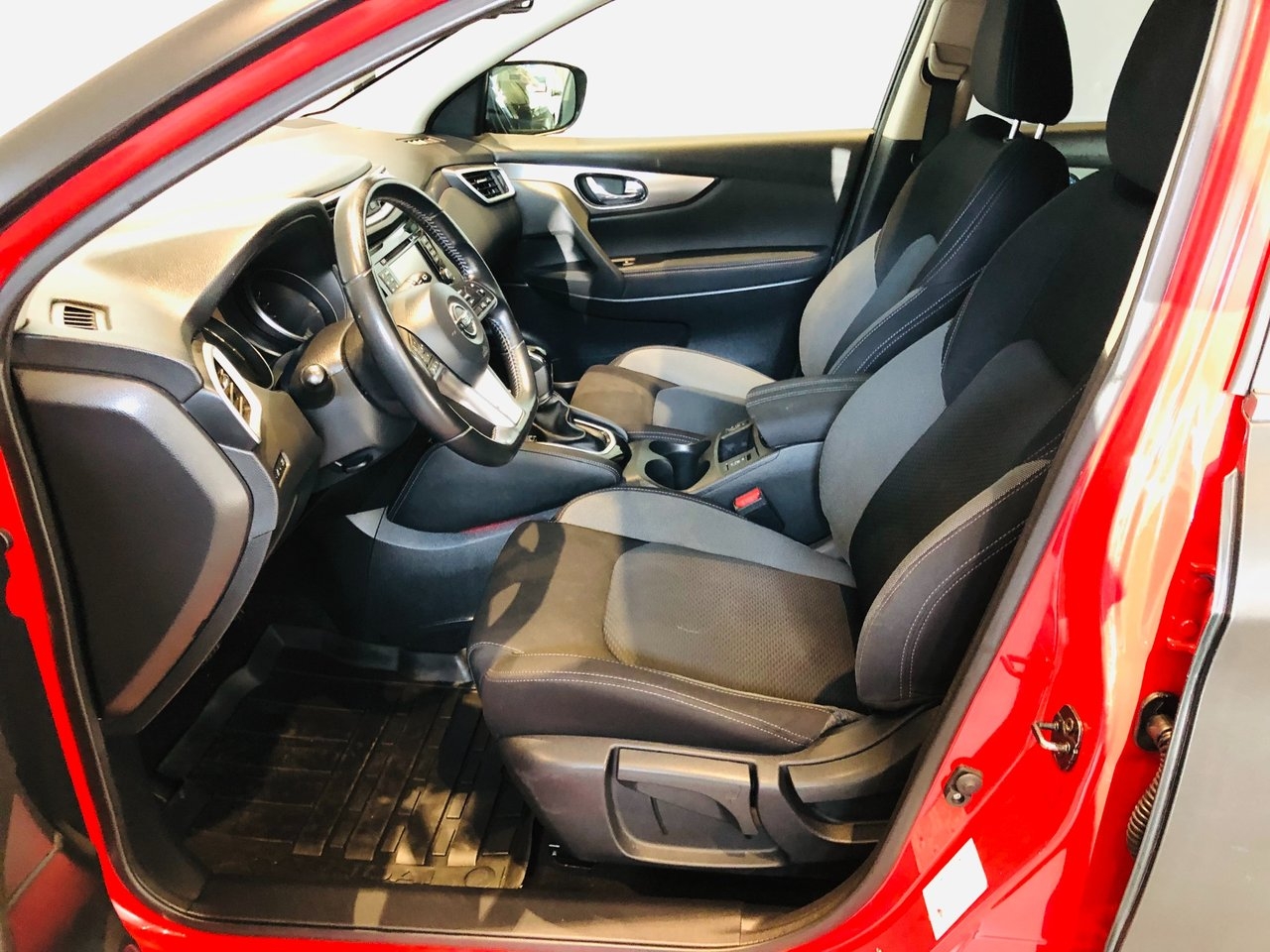 Nissan Qashqai 2018, photo 7/9