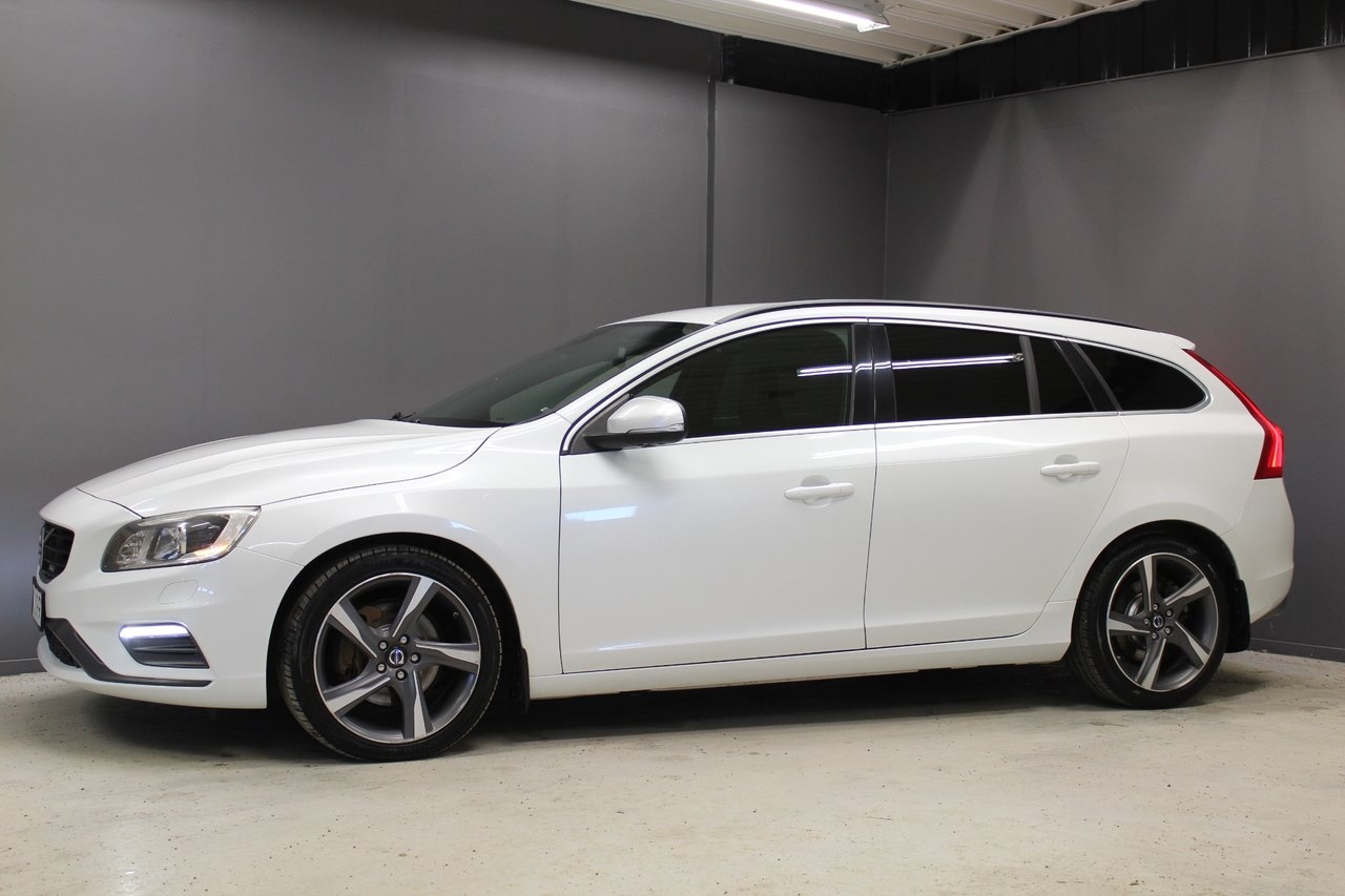 Volvo V60 D4 AWD R-Design 2015, bild 2/10