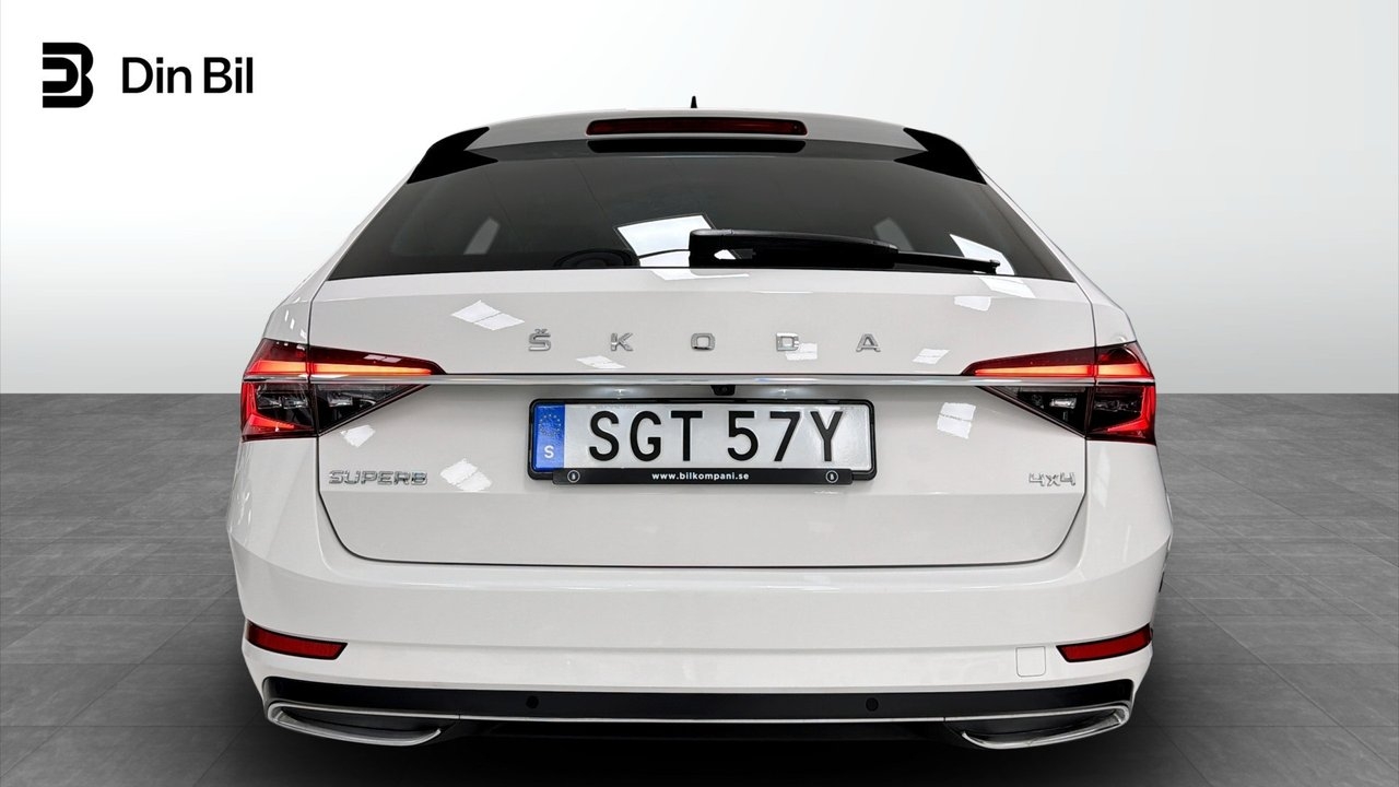 Skoda Superb 2021, photo 5/10