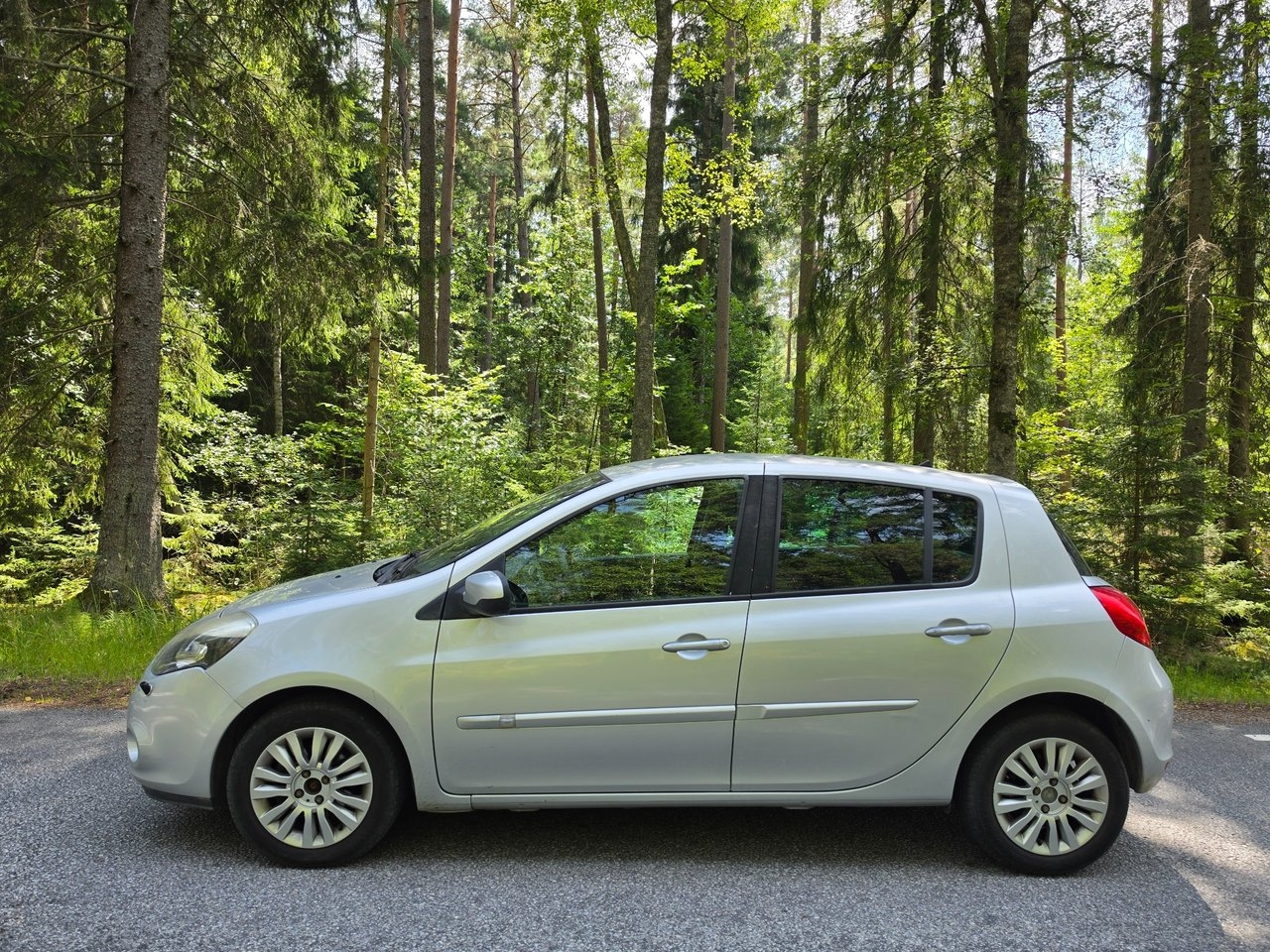 Renault Clio 5-dörrars Halvkombi 1.2 E85 2010, kuva 3/10