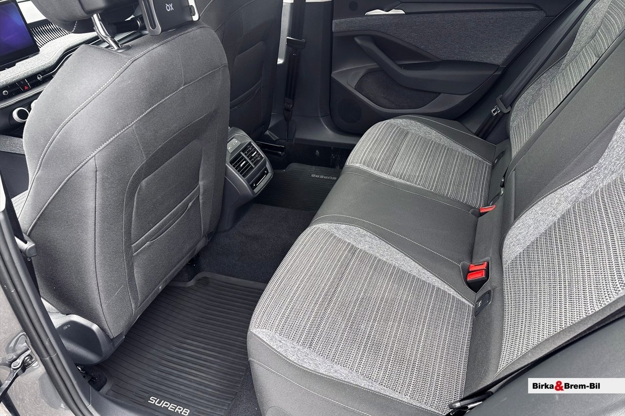 Skoda Superb 2025, bild 7/25
