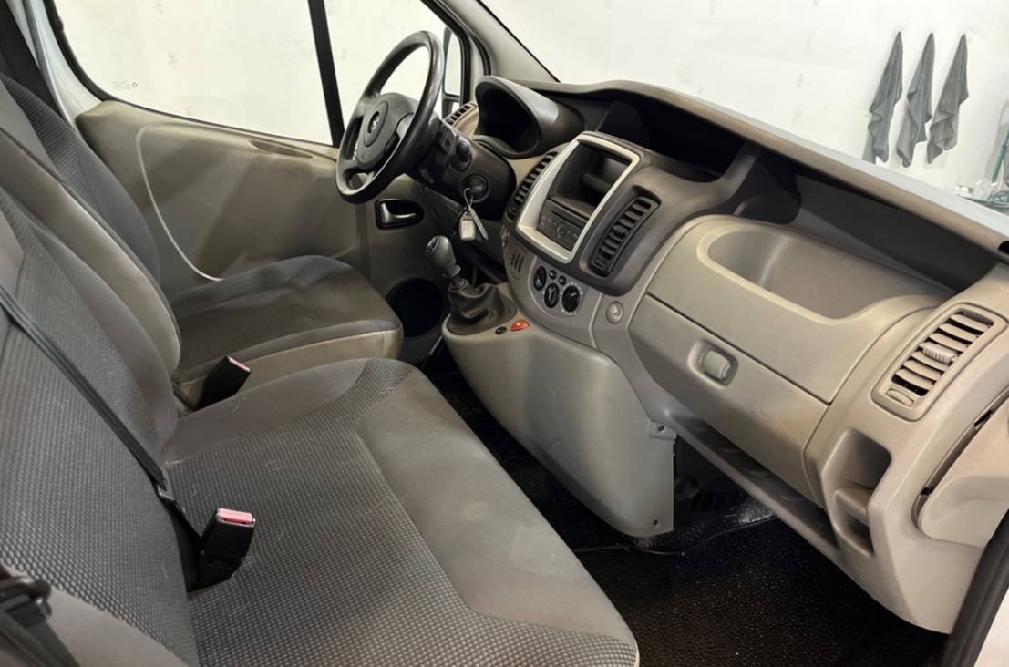Opel Vivaro 2012, photo 3/10