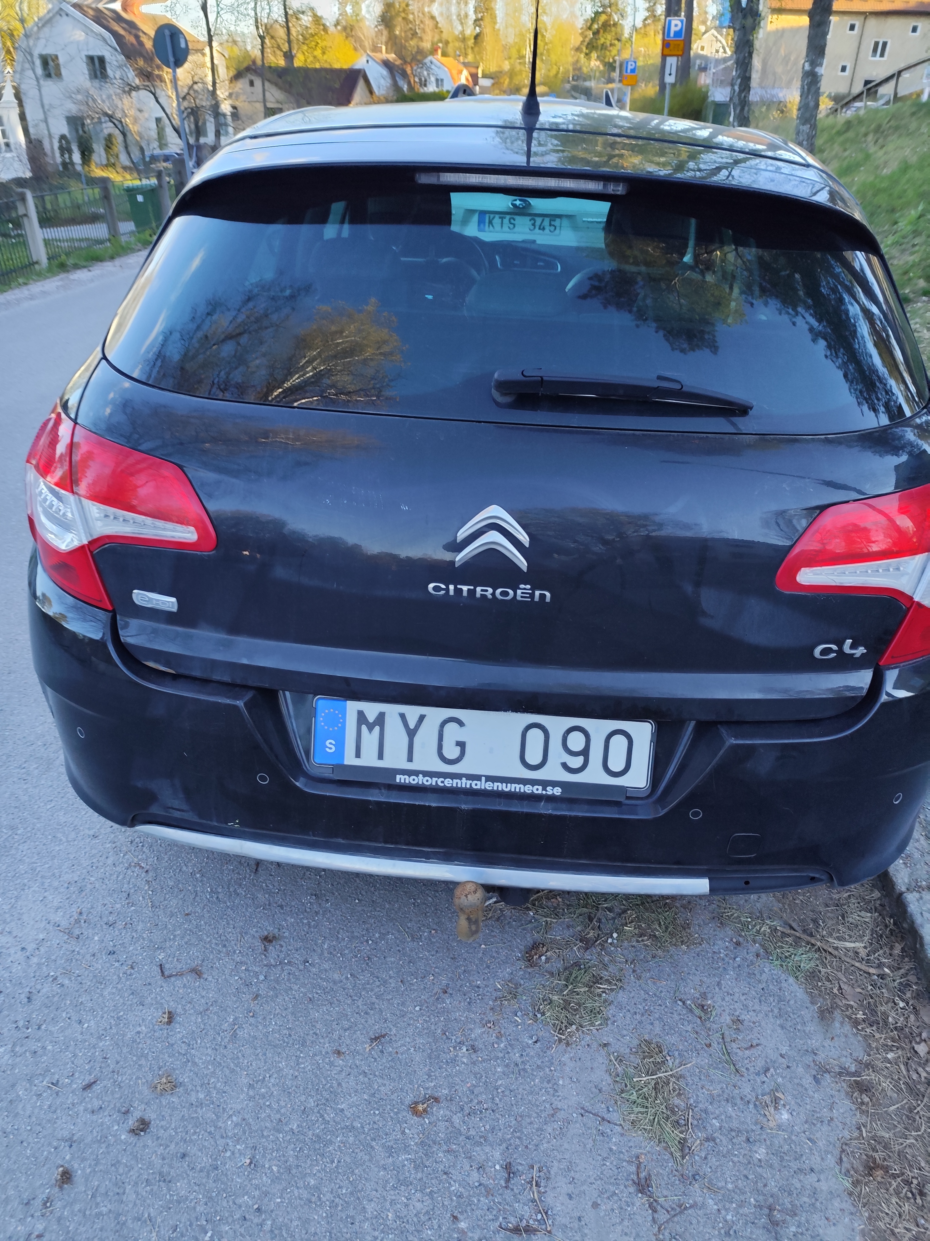 Citroen C4 1.6 e-HDi Airdream EGS 2012, photo 4/9