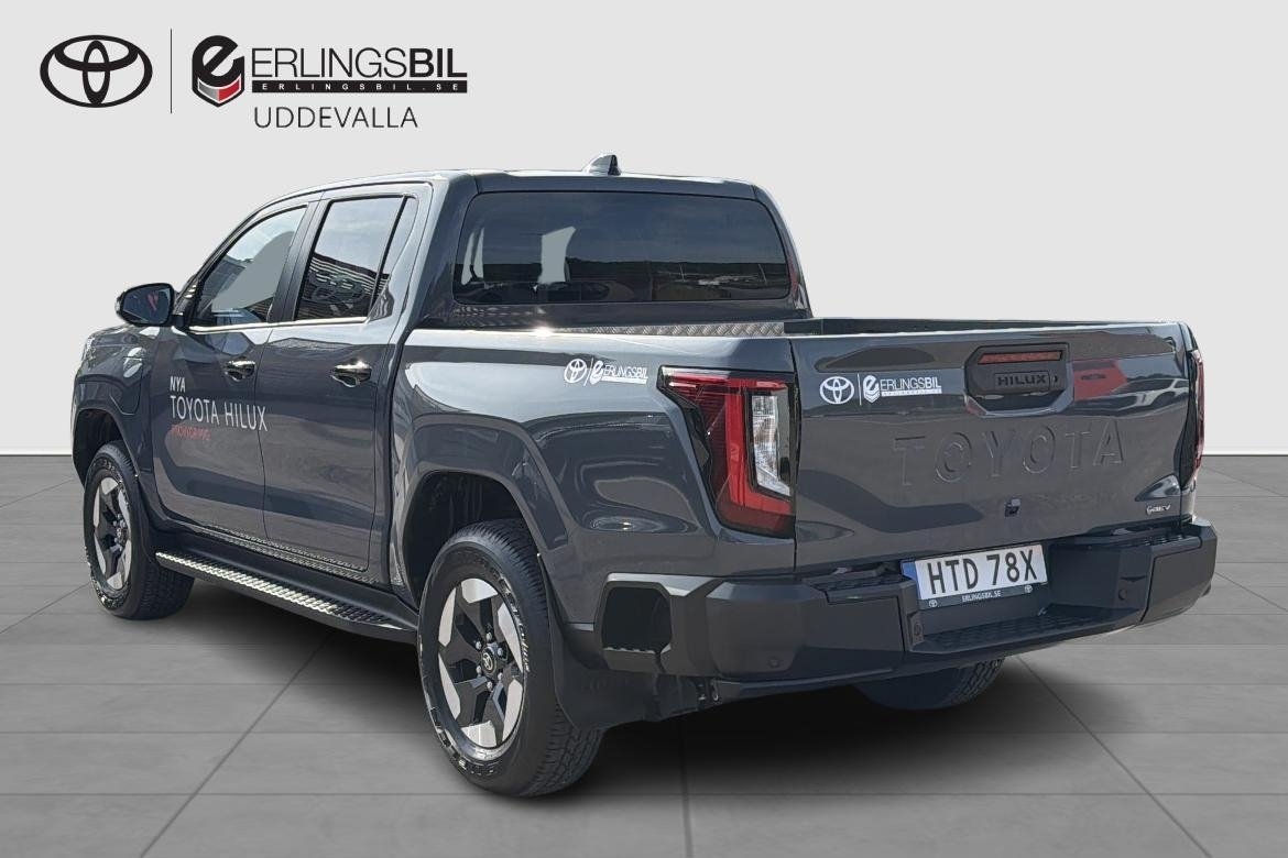 Toyota HiLux LEGEND BEV AWD 2026, kuva 2/19