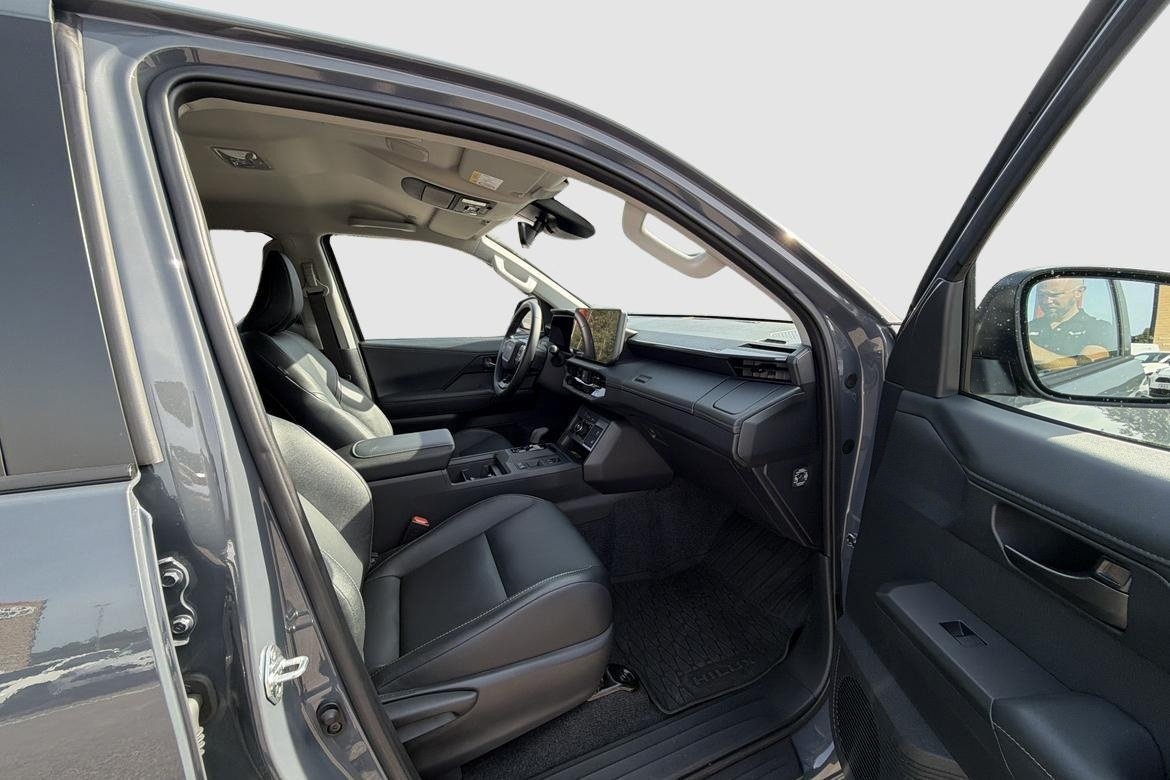 Toyota HiLux LEGEND BEV AWD 2026, kuva 6/19