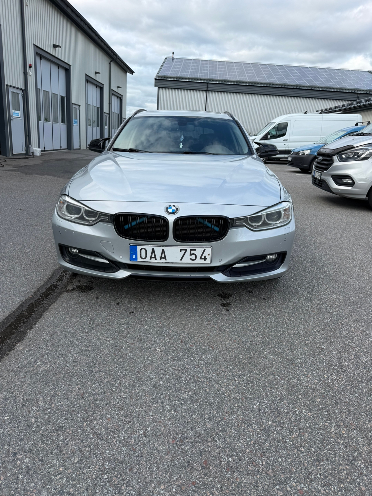 BMW 320 d xDrive Touring Steptronic 2014, bild 2/10