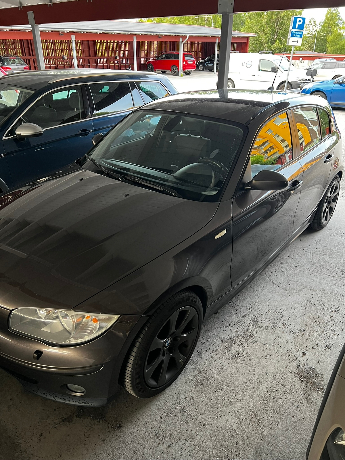 BMW 118i 2006, bild 2/4