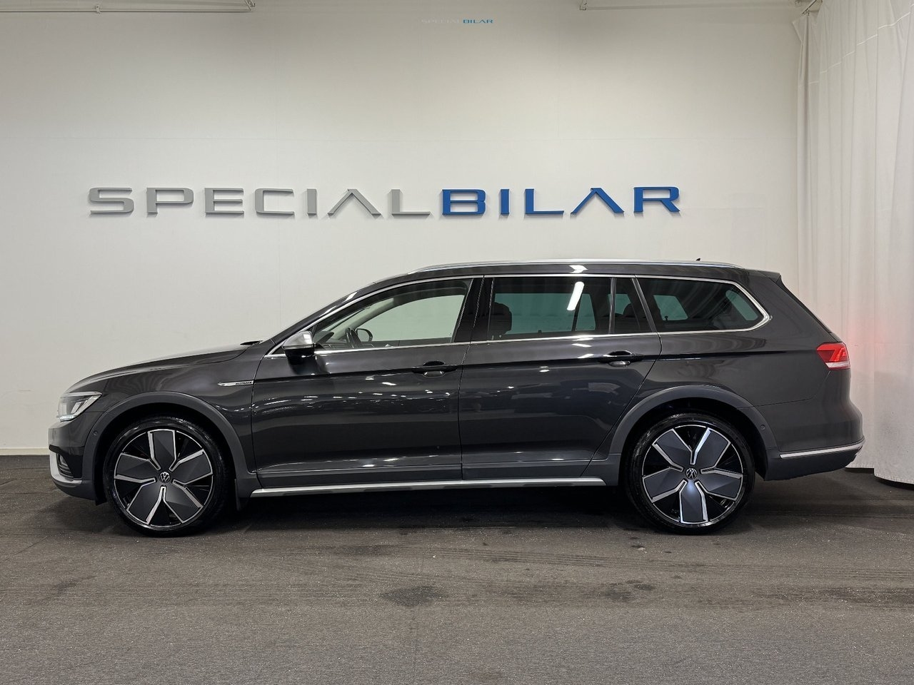 Volkswagen Passat 2019, bild 2/10