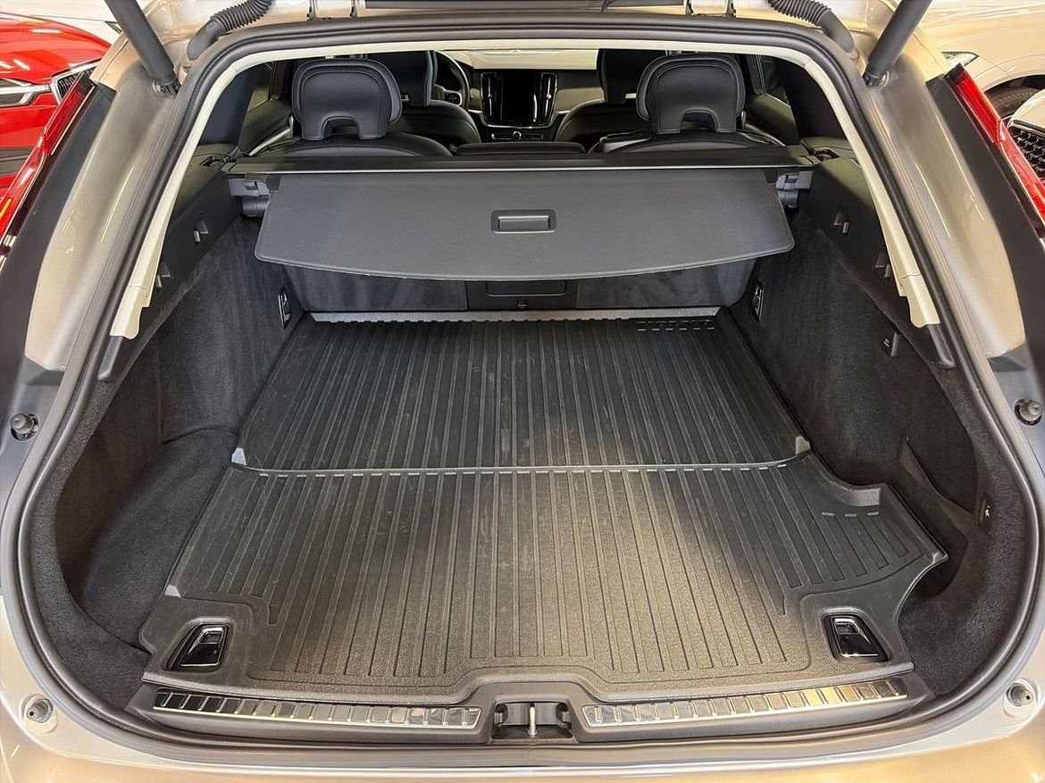 Volvo V90 2021, photo 4/10