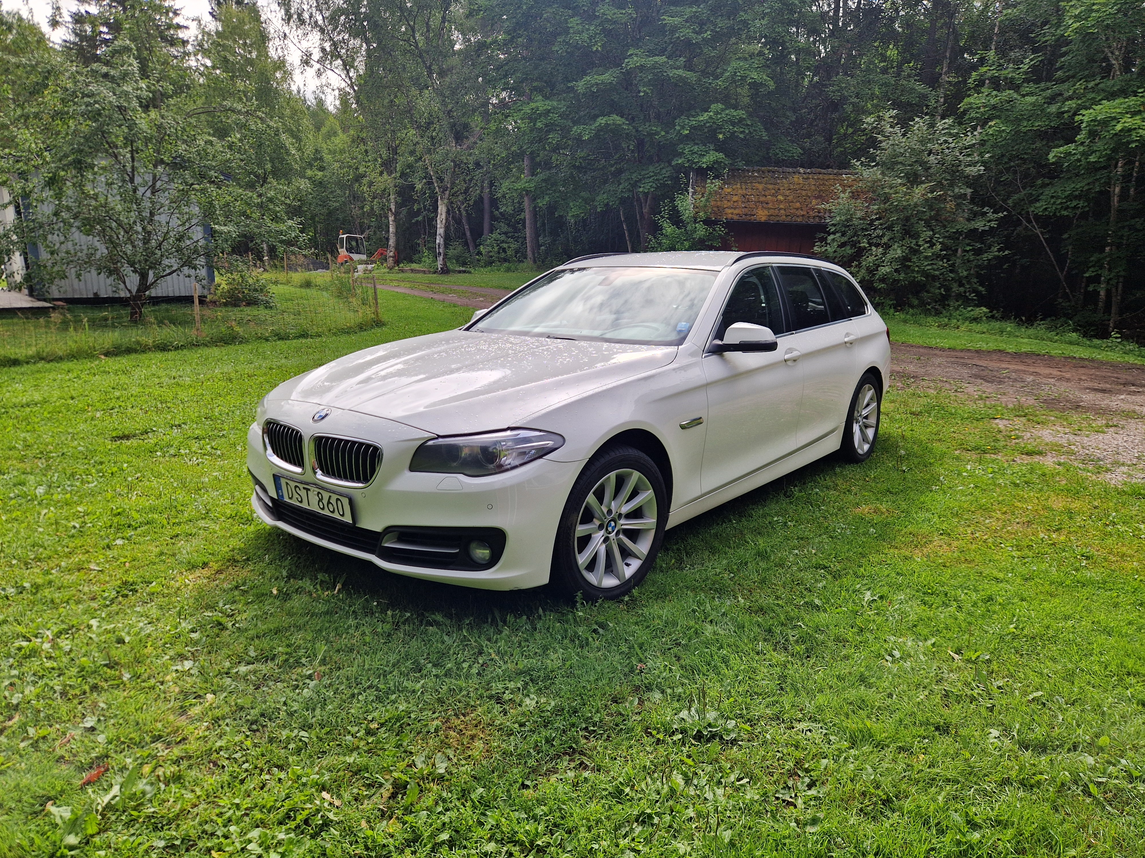BMW 520 d Touring Steptronic 2015, bild 2/7