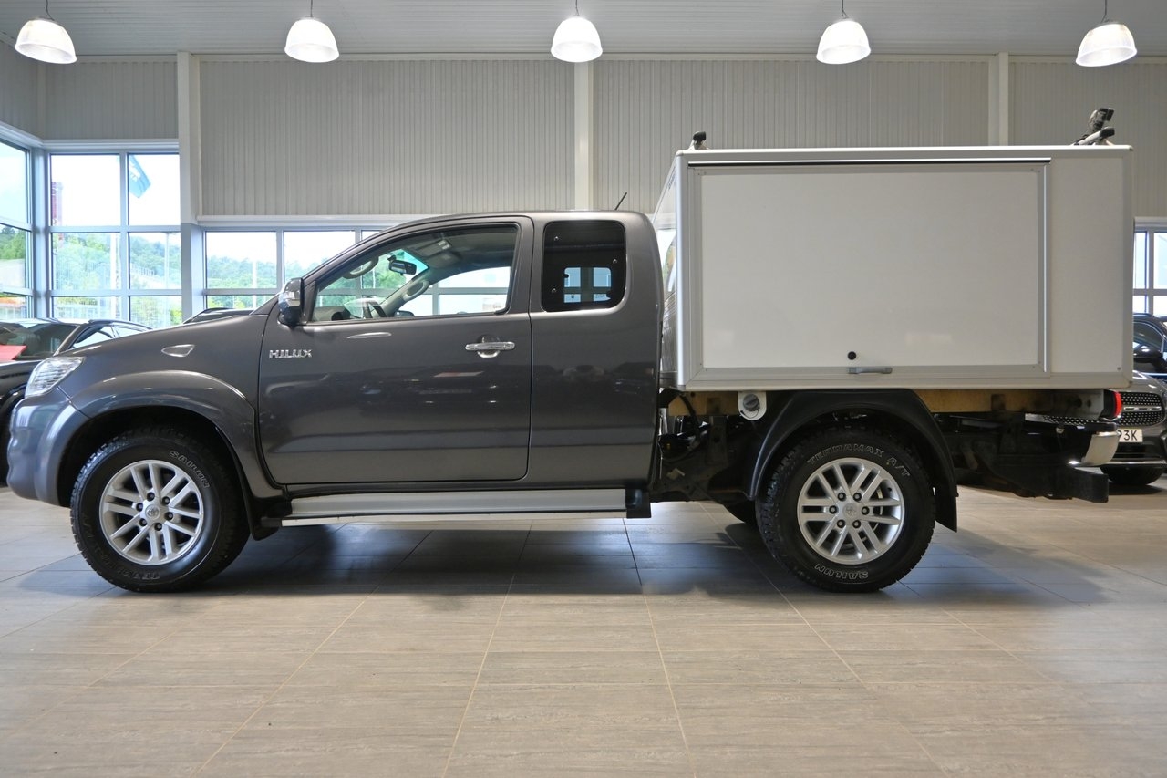 Toyota HiLux 2015, photo 2/10
