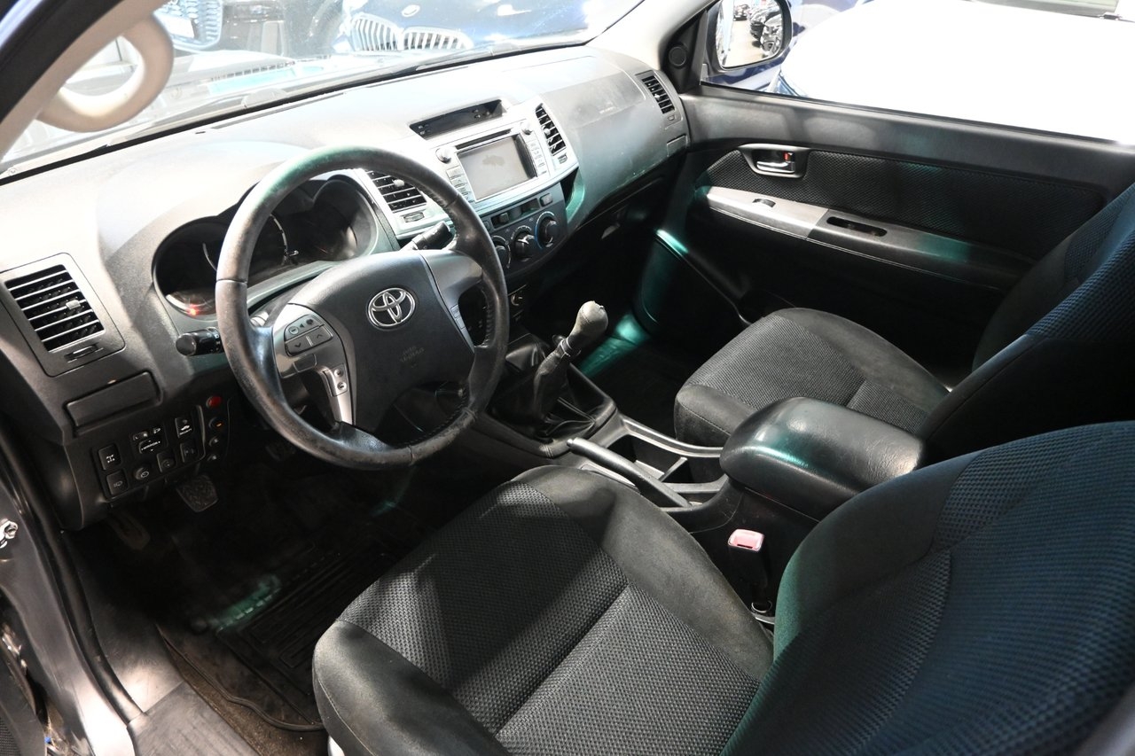 Toyota HiLux 2015, photo 7/10