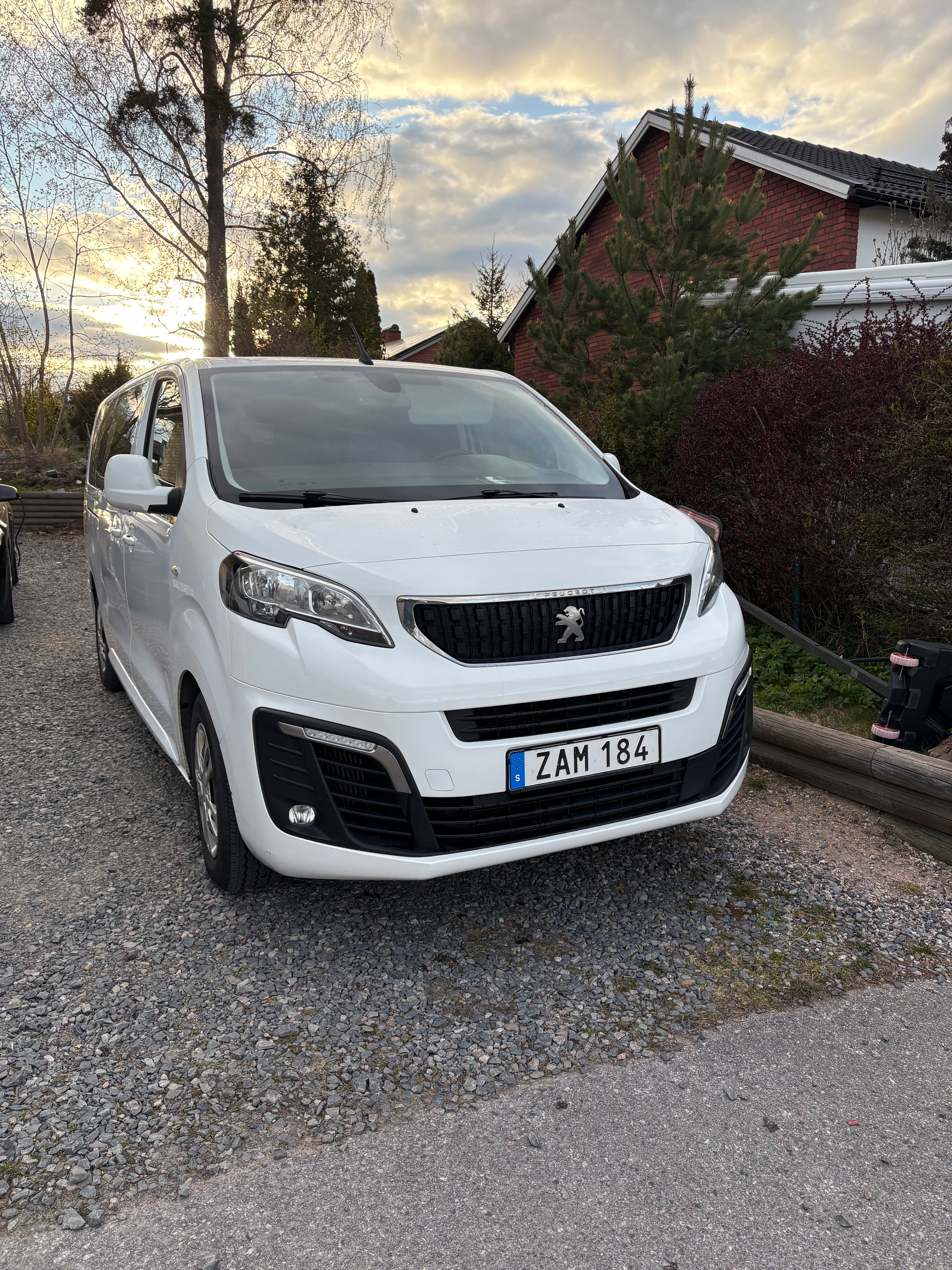 Peugeot Expert 2017, bild 2/3