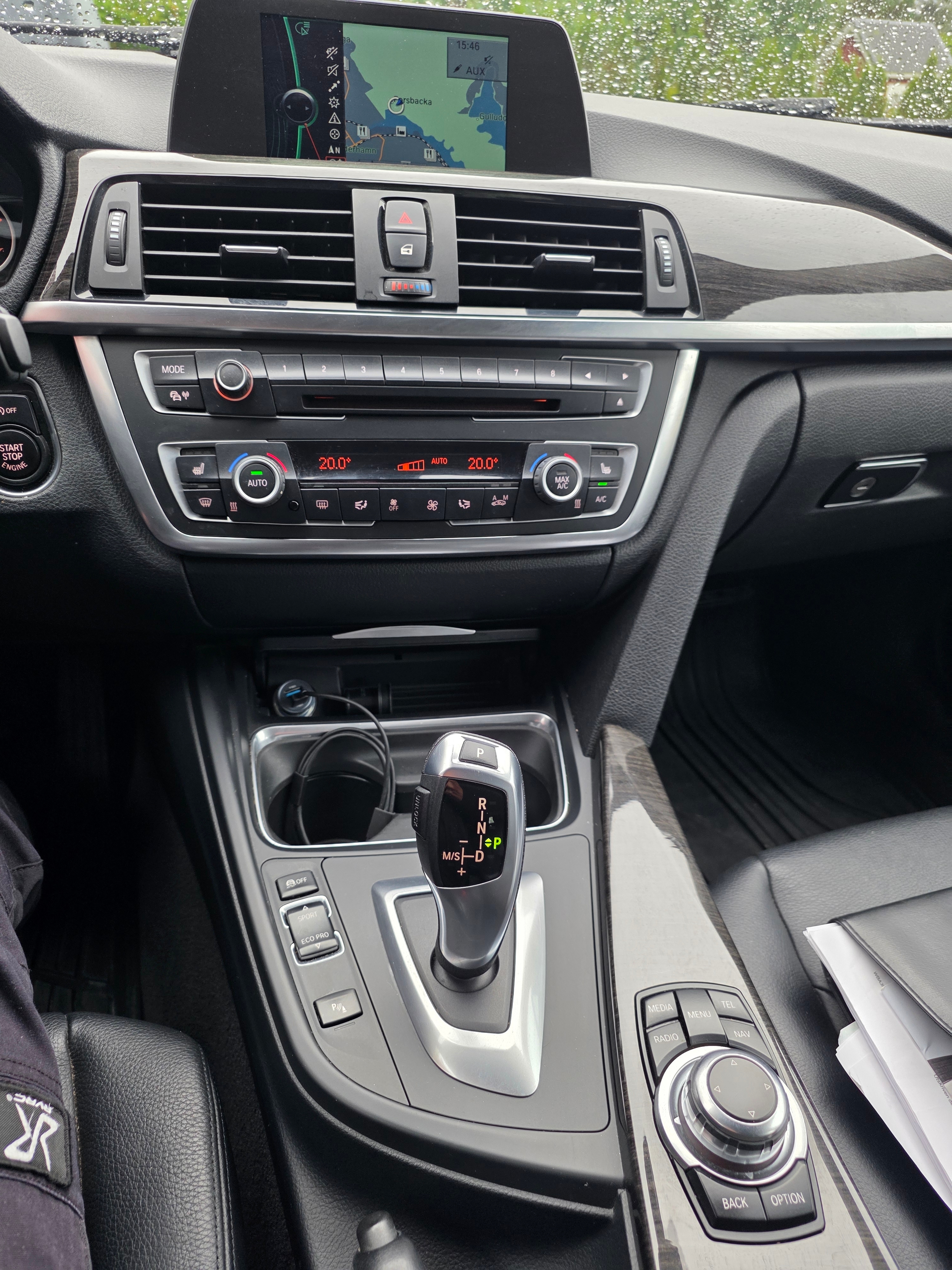 BMW 320 d Touring Steptronic Luxury Line 2013, kuva 5/17