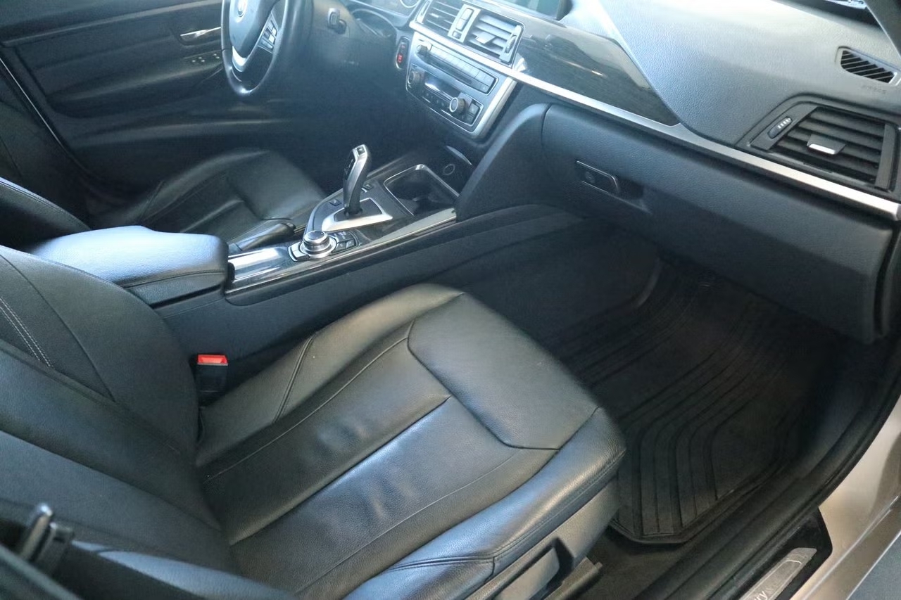 BMW 320 d Touring Steptronic Luxury Line 2013, kuva 4/17