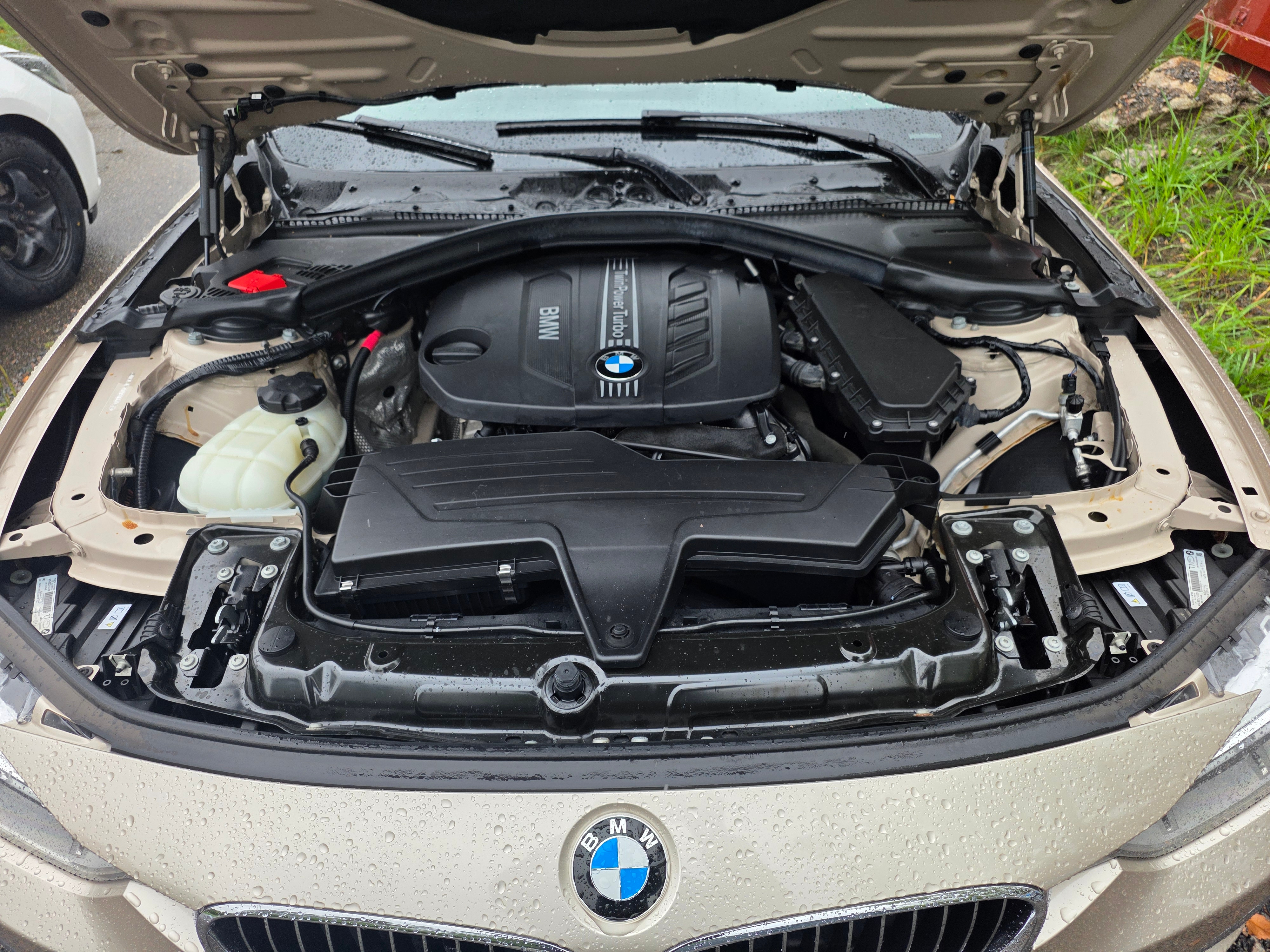 BMW 320 d Touring Steptronic Luxury Line 2013, kuva 7/17