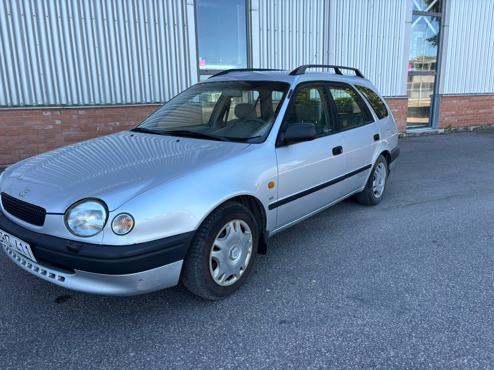 Toyota Corolla Kombi 1.6 Manuell 1998, bild 2/10