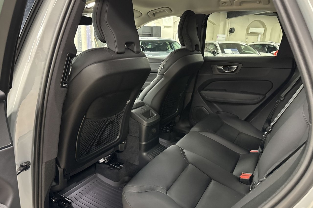 Volvo XC60 2026, photo 7/10