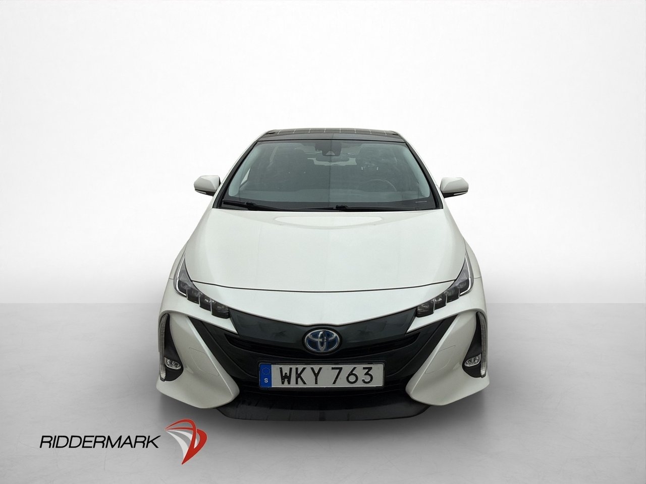 Toyota Prius Plug-in Hybrid 2018, photo 2/31