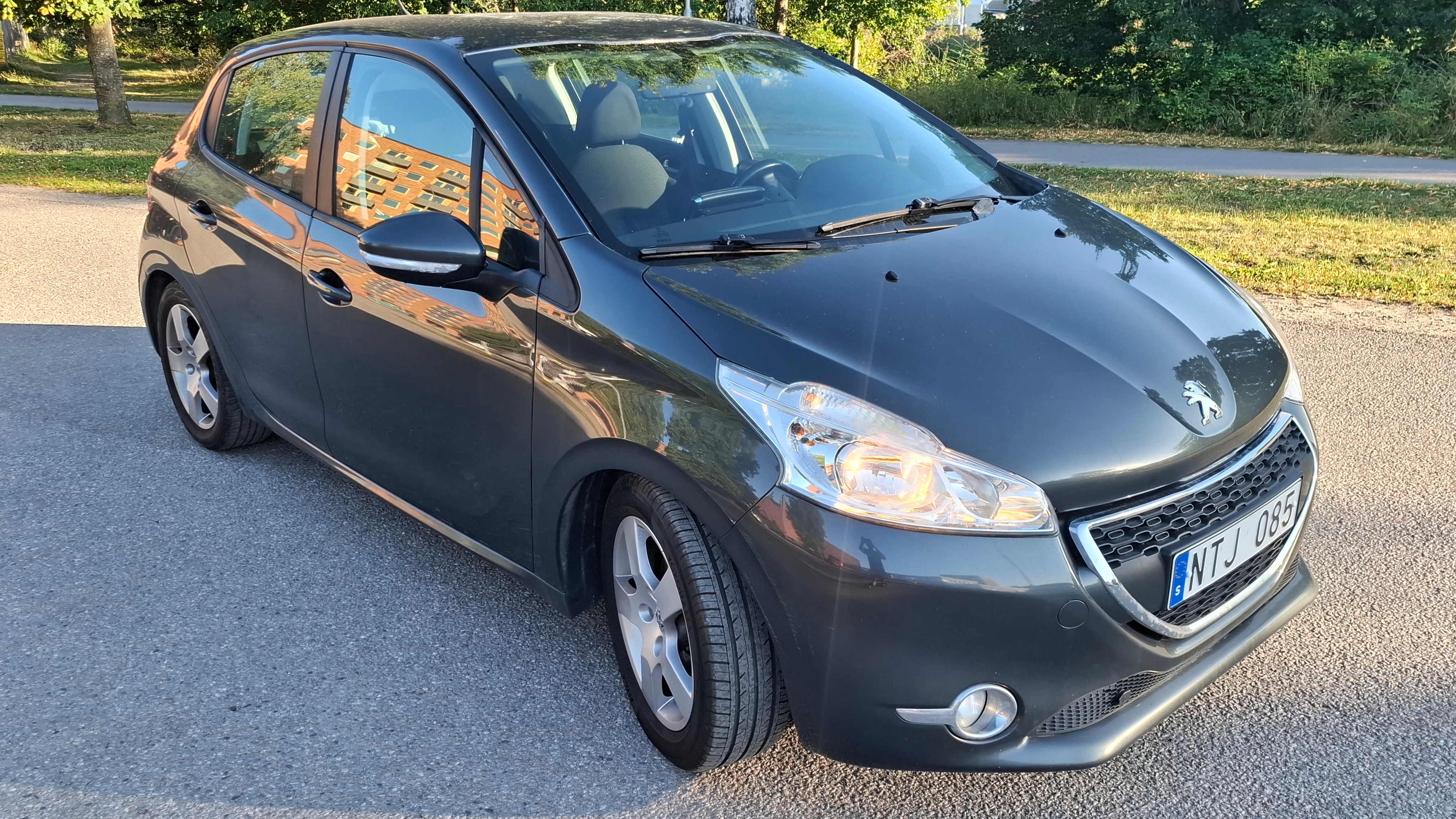 Peugeot 208 2012, bild 2/9