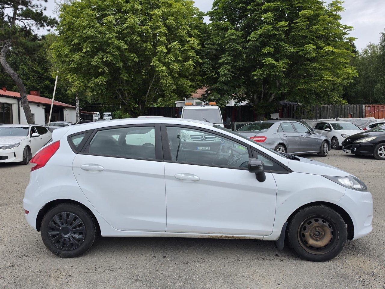 Ford Fiesta 5-dörrar 1.25 Trend Euro 5 2012, bild 3/4