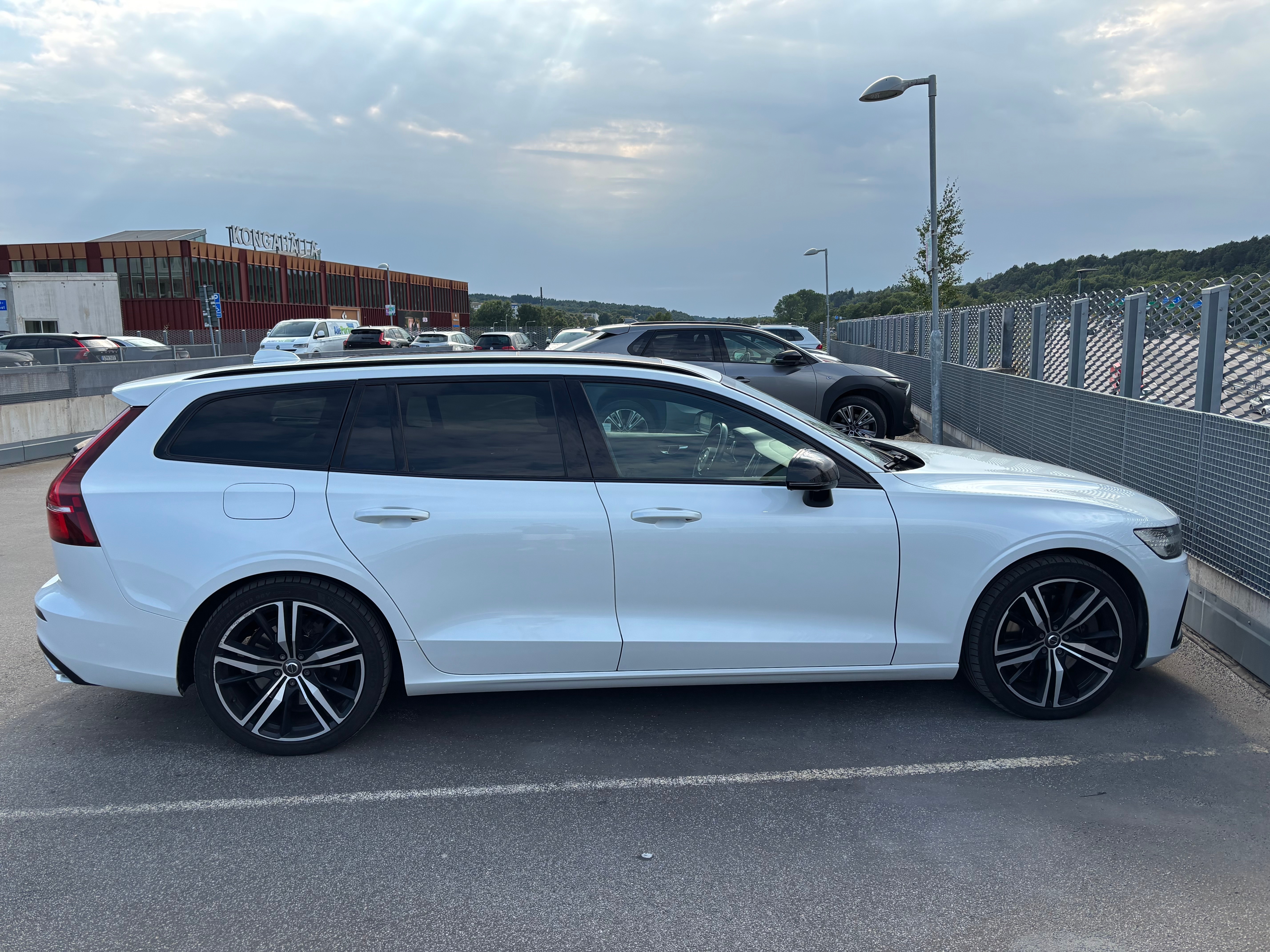 Volvo V60 T8 Twin Engine AWD Geartronic 2020, bild 2/8