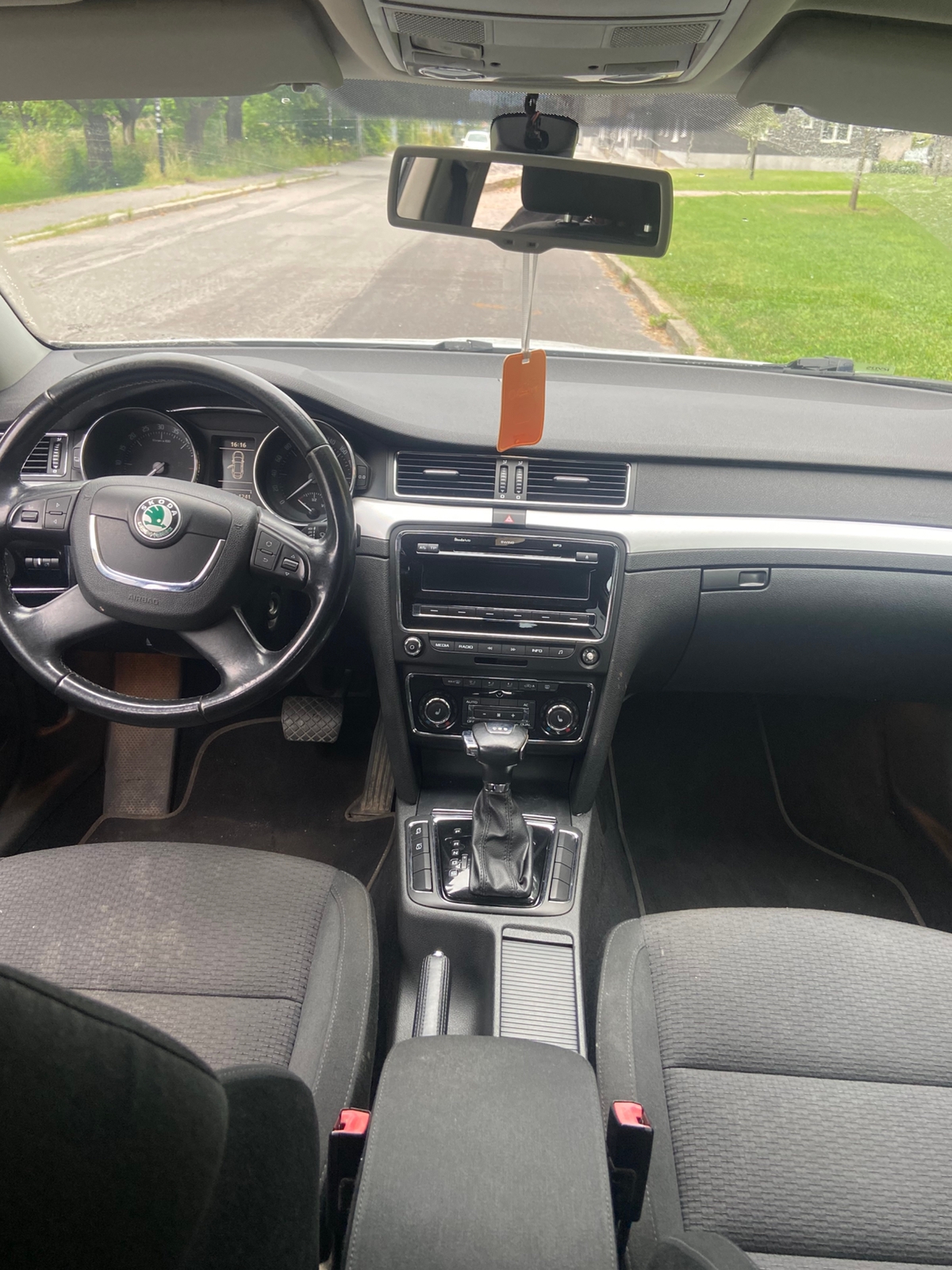 Skoda Superb 2.0 TDI DSG Sekventiell 2010, bild 3/9