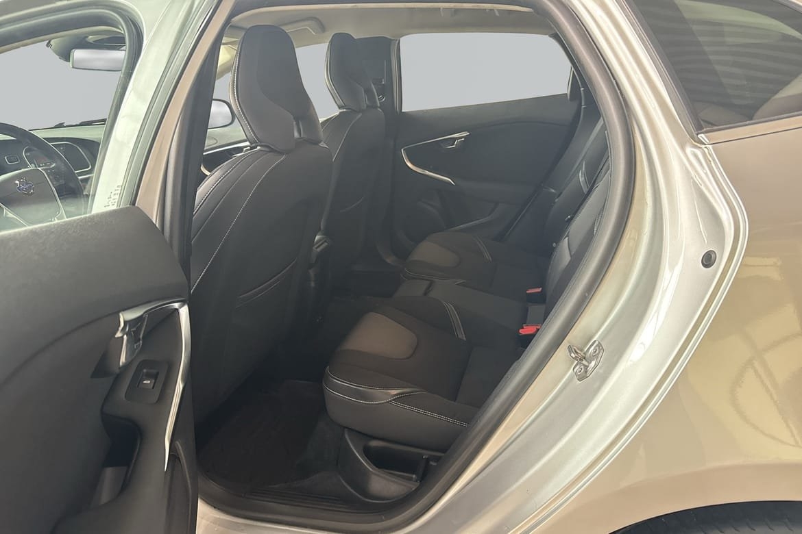 Volvo V40 D3 Momentum Business Edition 2016, bild 6/19