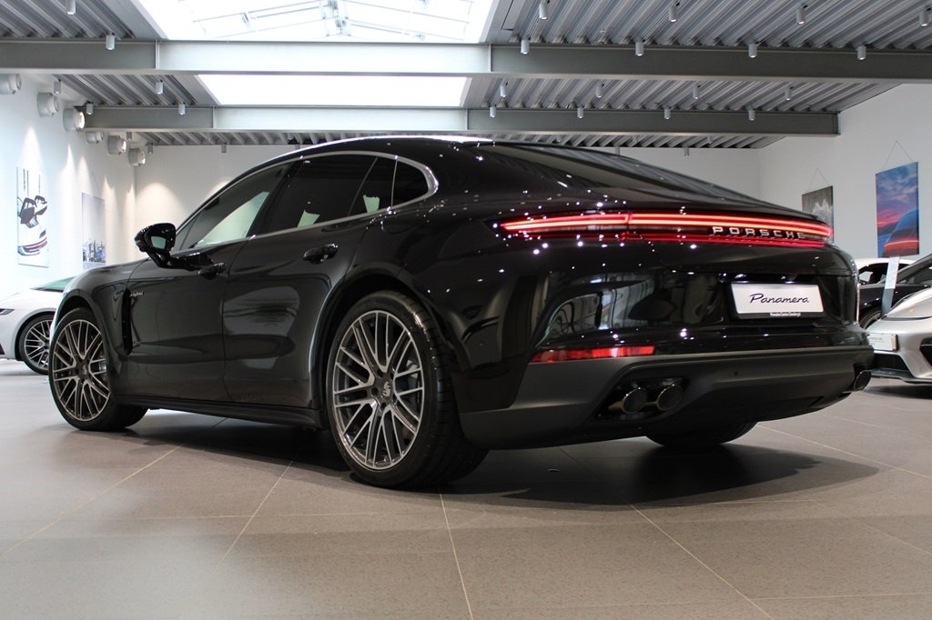 Porsche Panamera 4 E-Hybrid 2026, photo 2/20