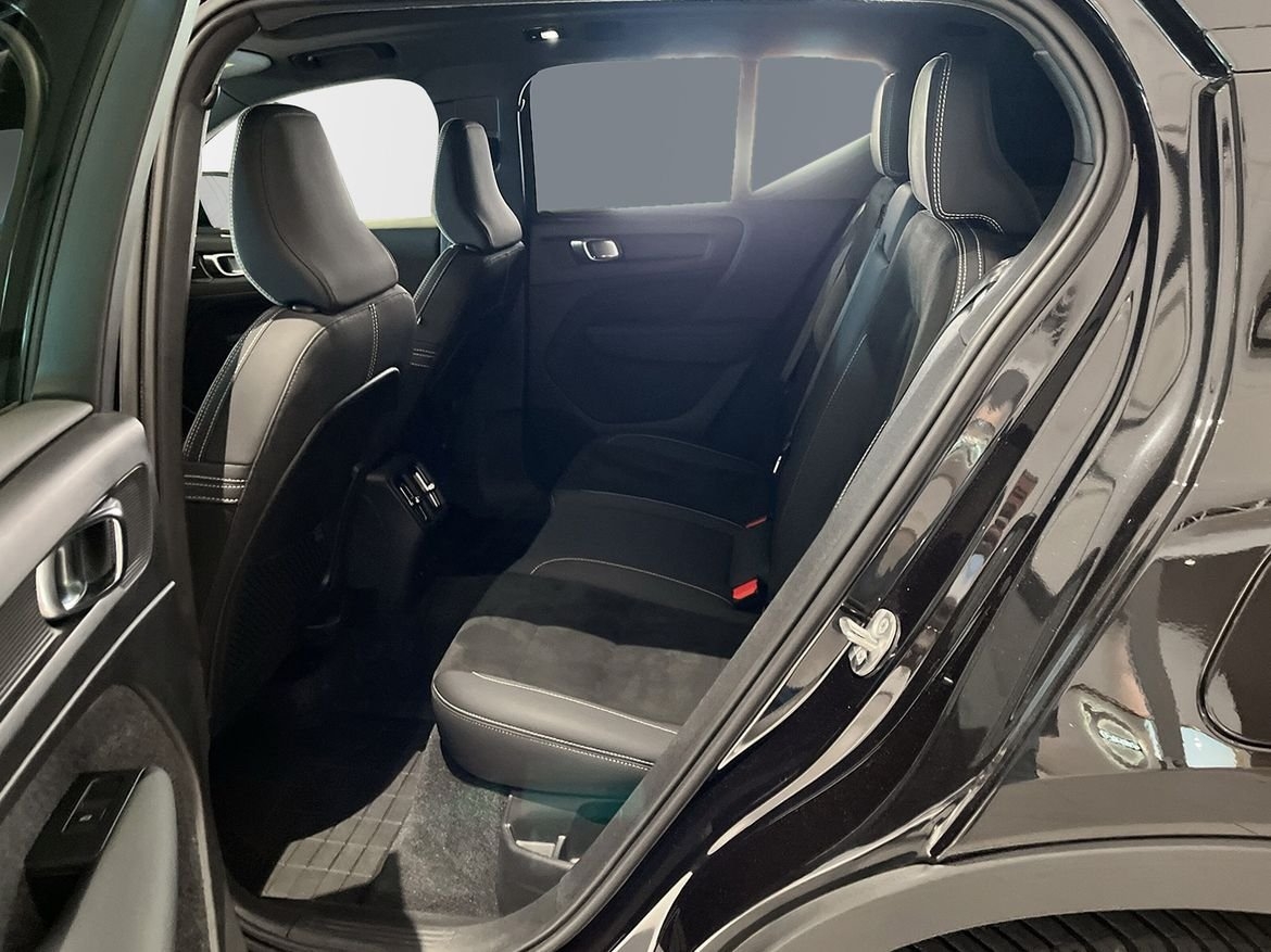 Volvo XC40 Recharge Twin Ultimate 2023, photo 7/14
