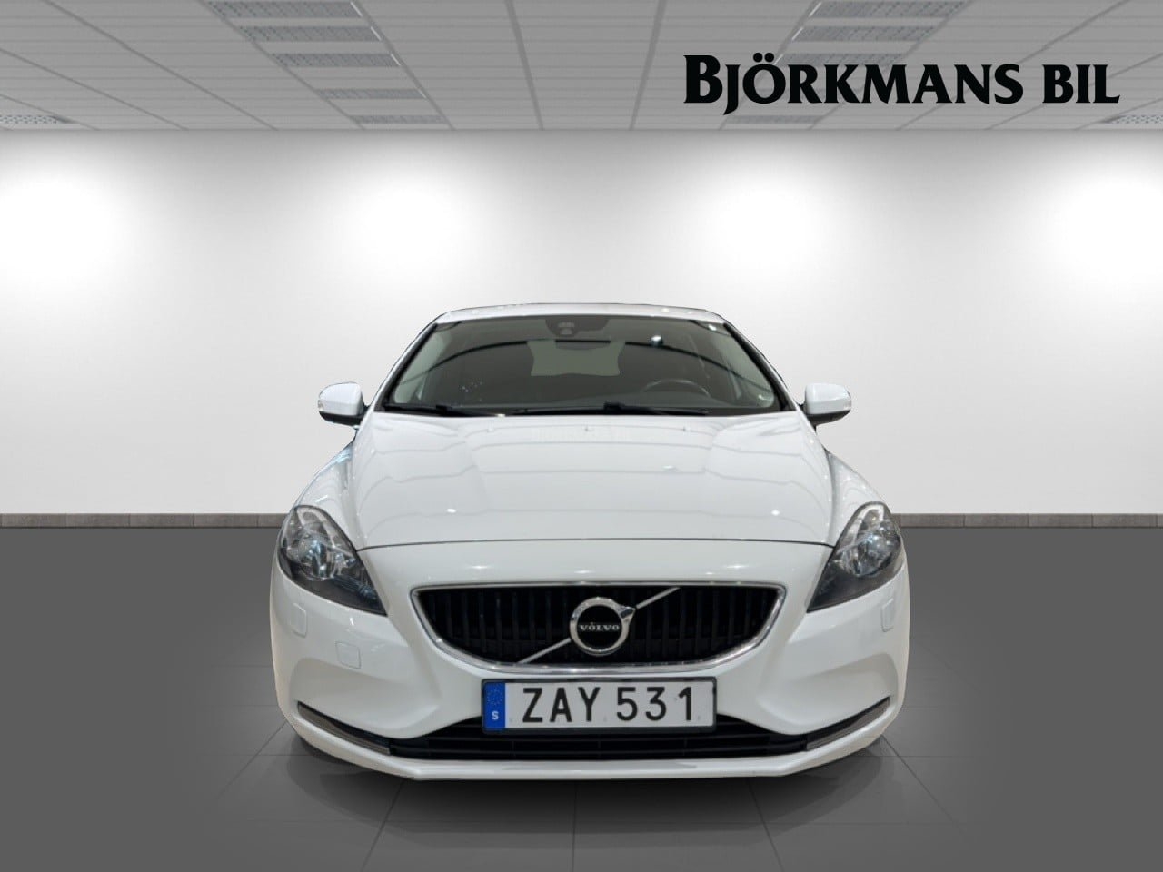 Volvo V40 D2 Geartronic 2018, kuva 2/10