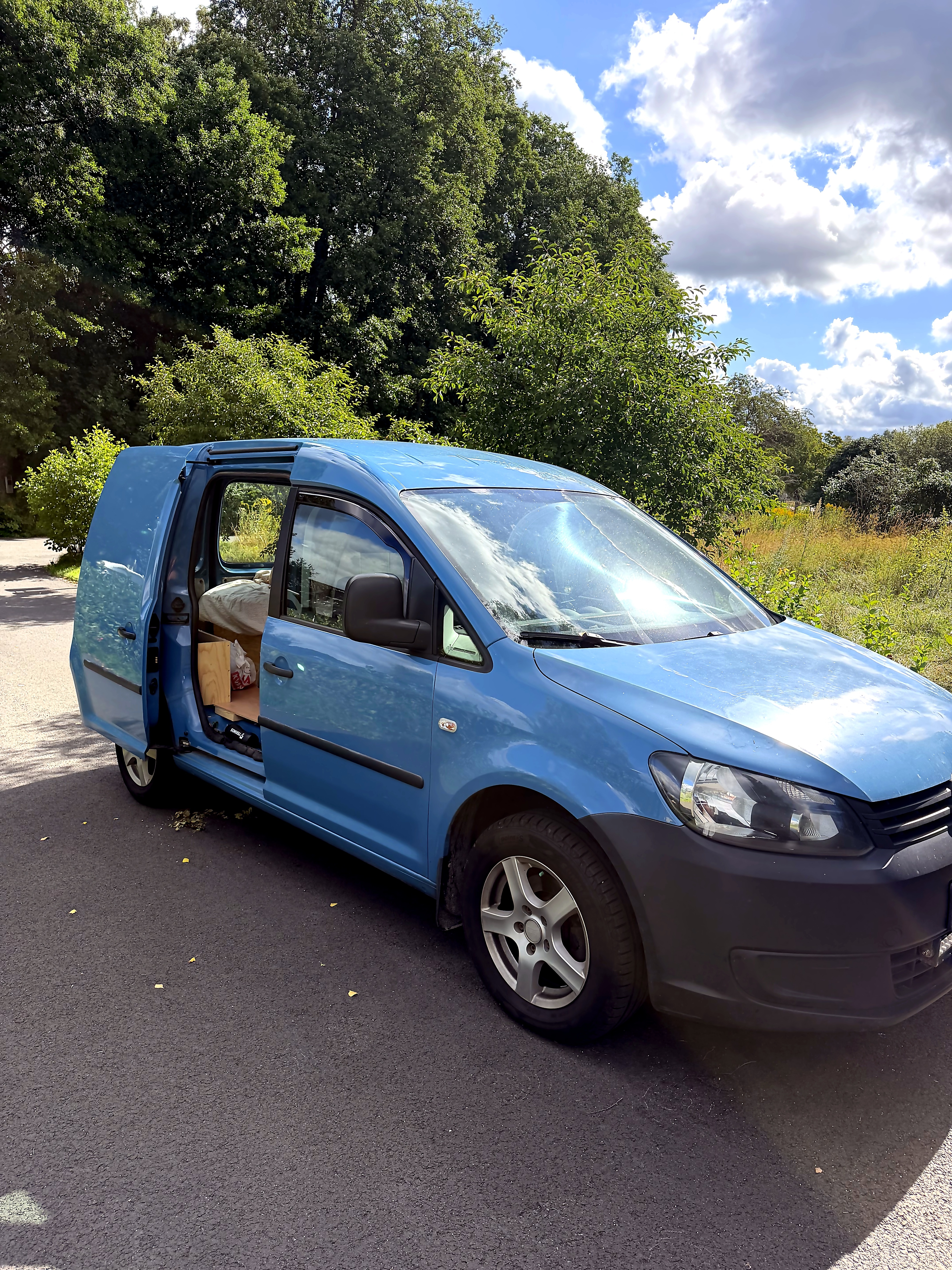 Volkswagen Caddy Skåpbil 1.6 TDI Manuell 2014, bild 2/8