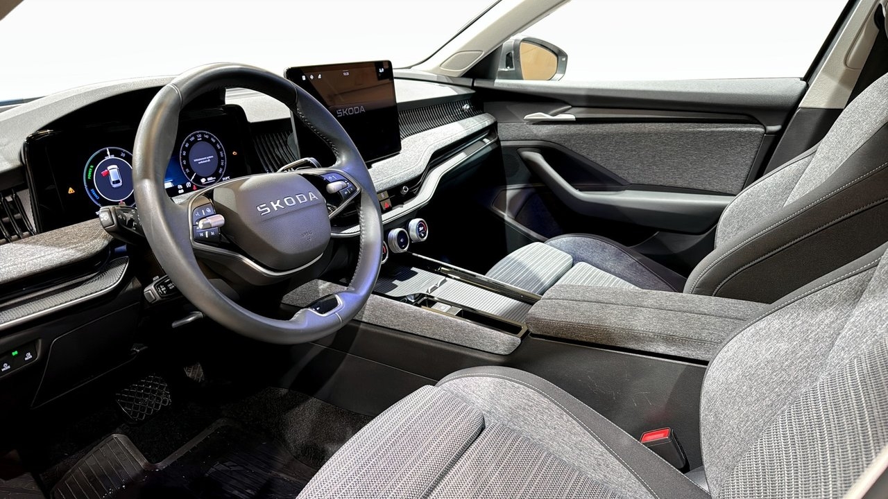 Skoda Superb 2025, bild 7/23