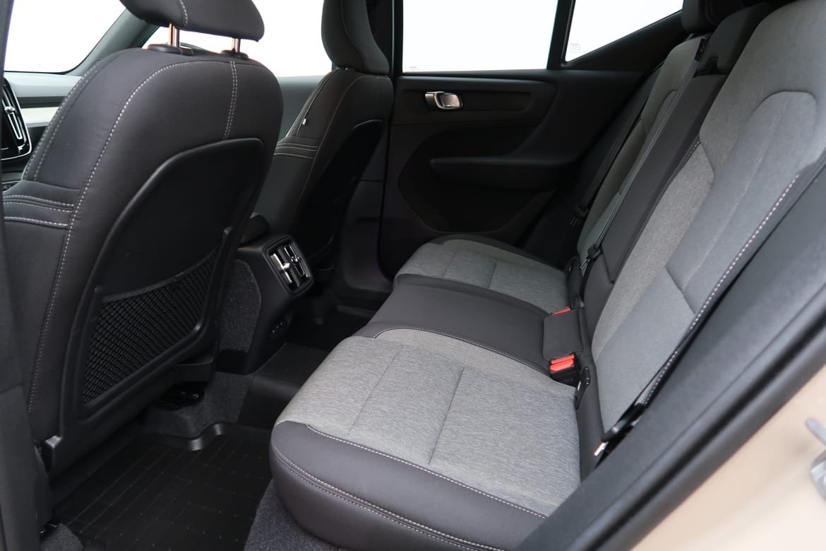 Volvo XC40 B4 FWD Bensin Plus Dark 2025, bild 5/16