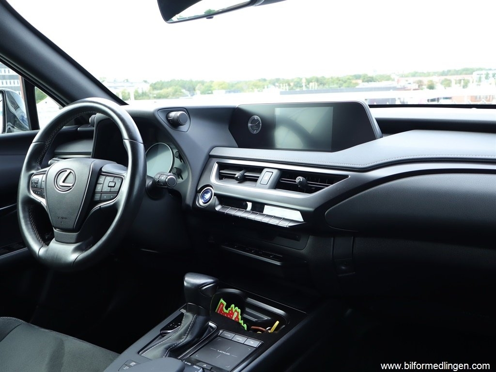 Lexus UX 2022, photo 7/10