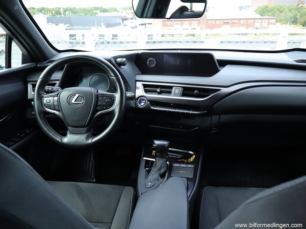 Lexus UX 2022, photo 6/10