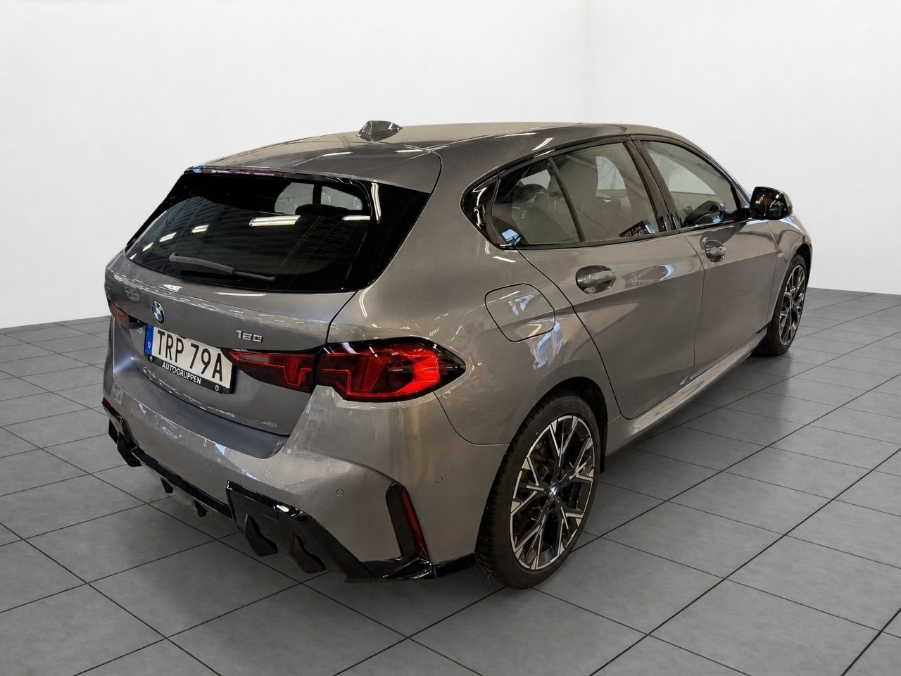 BMW 120 2025, photo 4/10