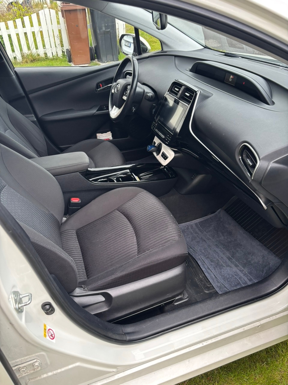 Toyota Prius Plug-in Hybrid 2017, bild 5/7