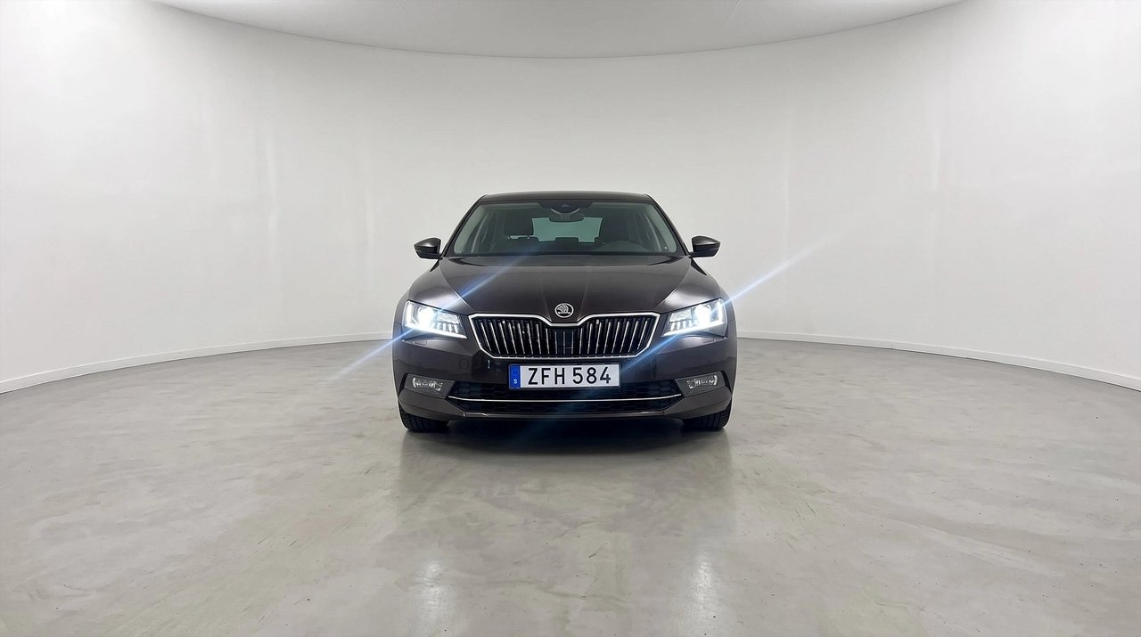 Skoda Superb 2018, bild 2/25