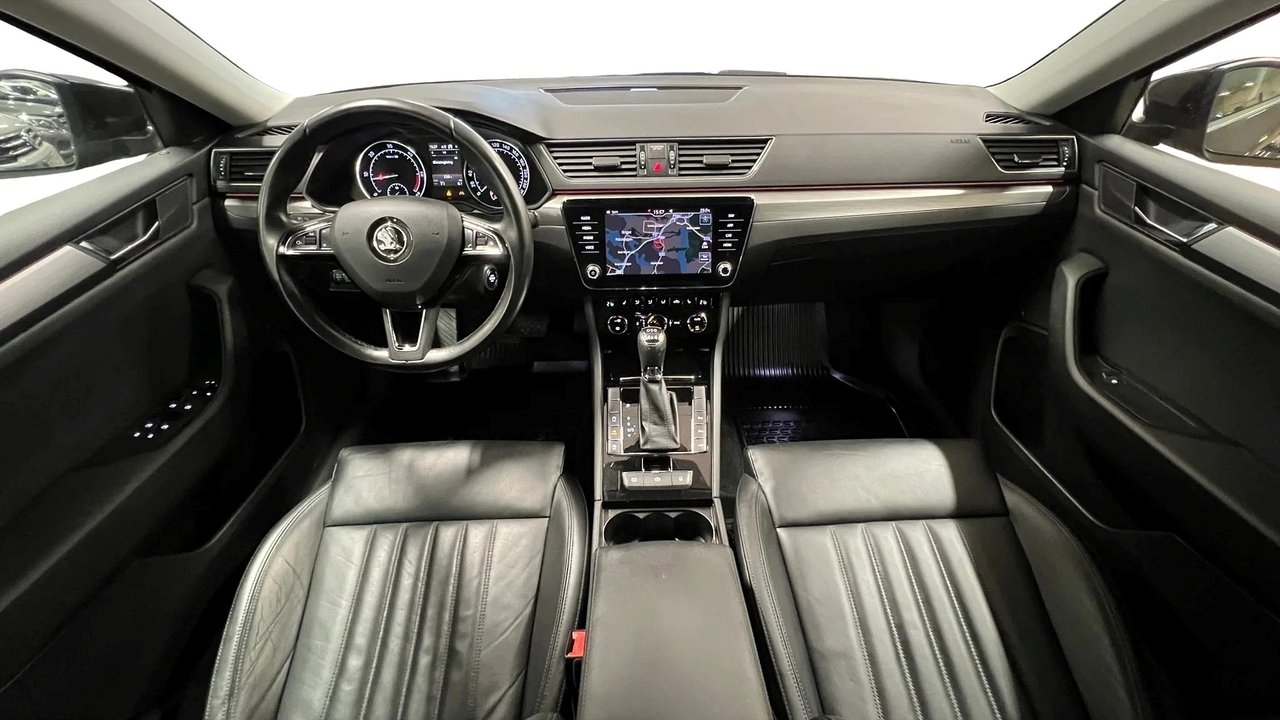 Skoda Superb 2018, bild 6/25