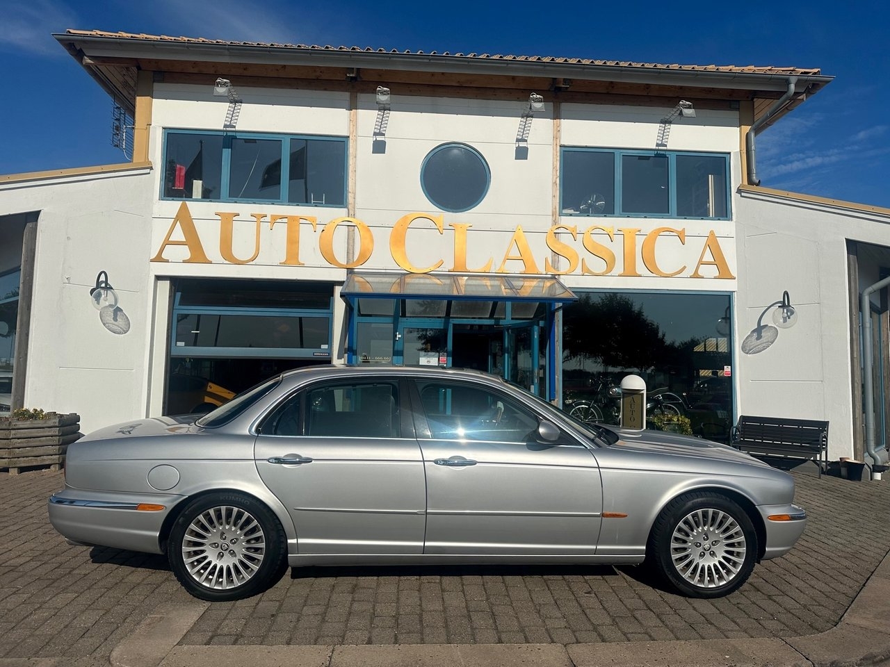 Jaguar XJ