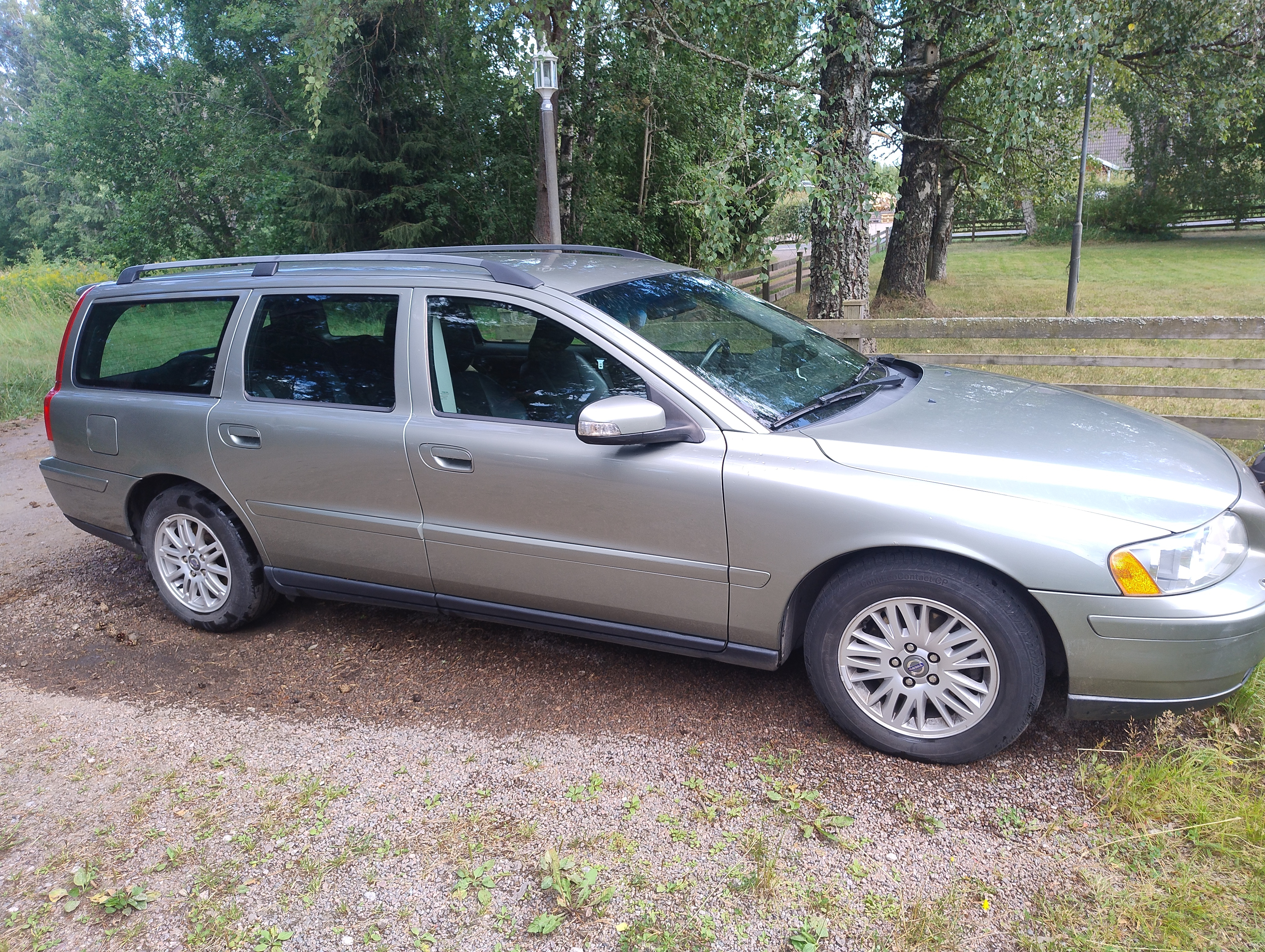 Volvo V70 2.4 Manuell 2007, bild 2/3