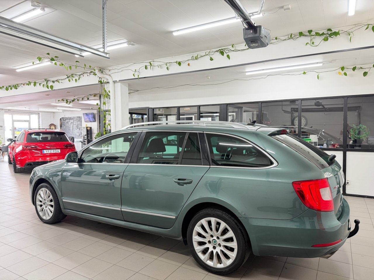 Skoda Superb Kombi 2.0 TDI 4x4 Elegance 2012, kuva 5/29