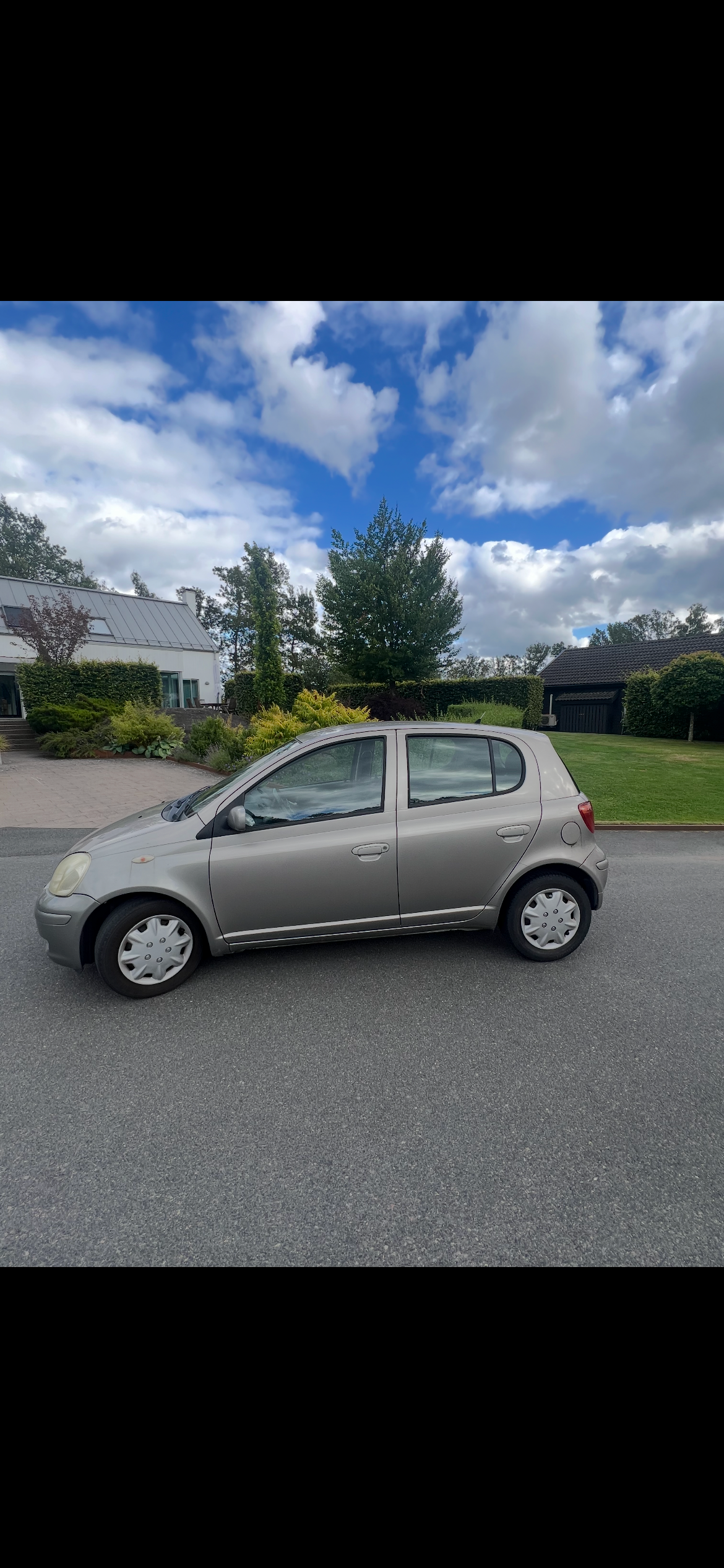 Toyota Yaris 5-dörrar 1.3 VVT-i Manuell 2005, bild 2/4