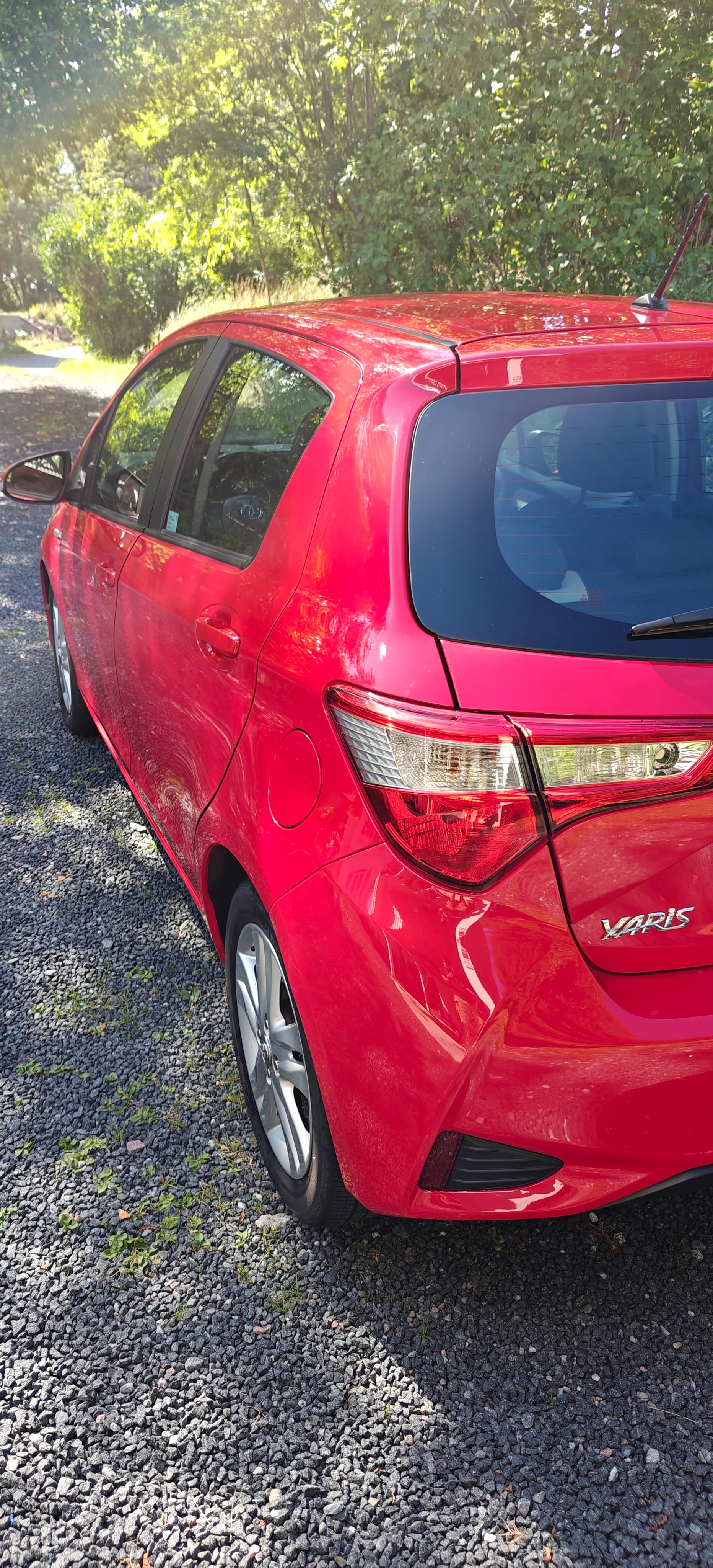 Toyota Yaris Hybrid e-CVT 2018, bild 4/10