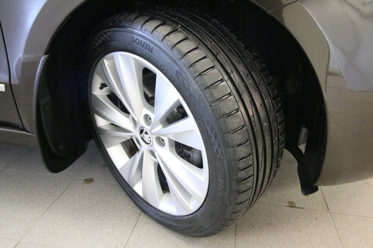 Skoda Superb 2015, bild 2/10