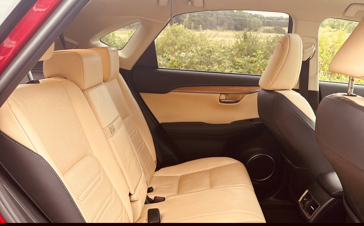 Lexus NX 300h AWD 2.5 AWD E-CVT 2016, photo 3/4