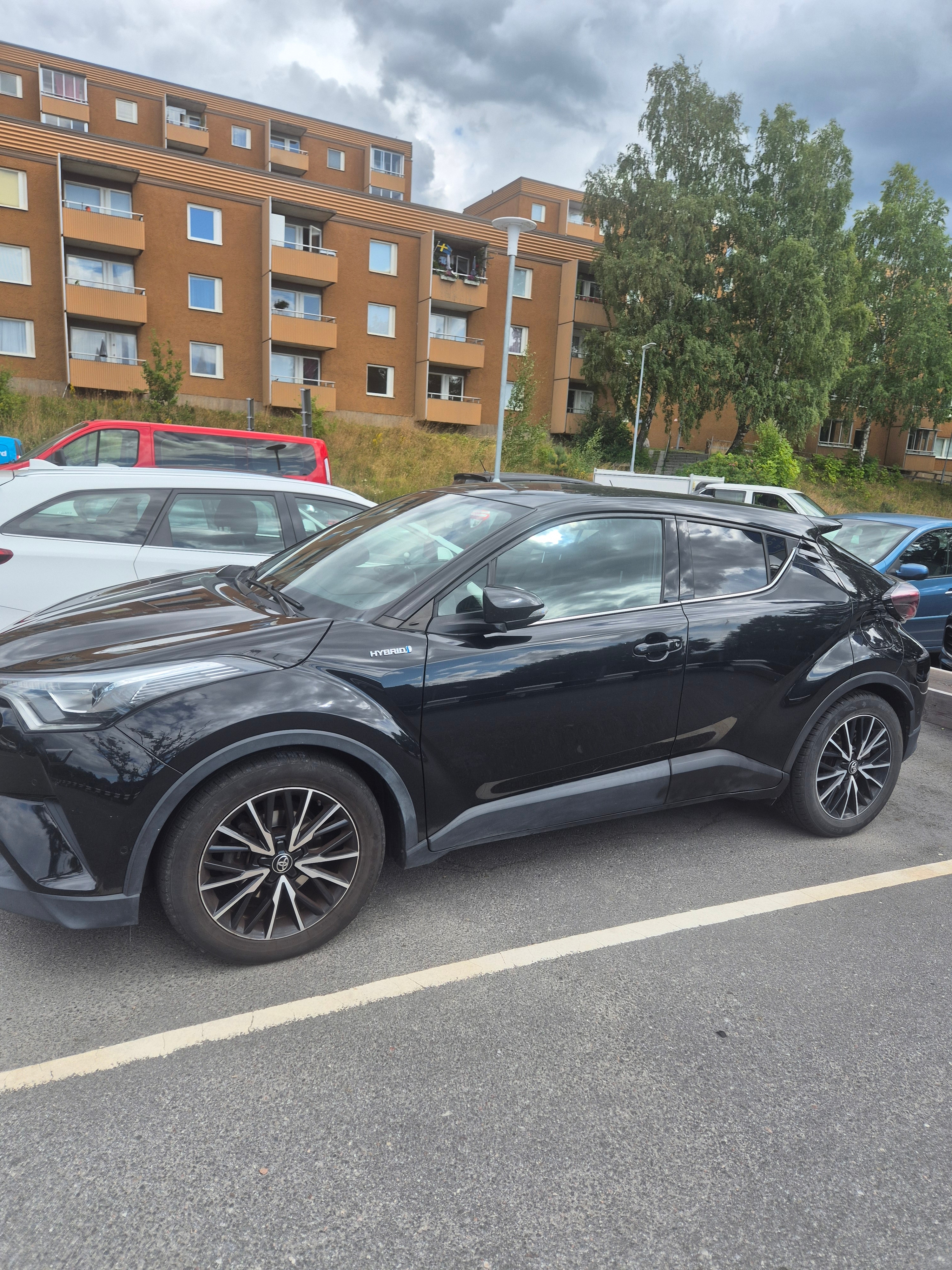 Toyota C-HR Hybrid CVT 2018, bild 2/4