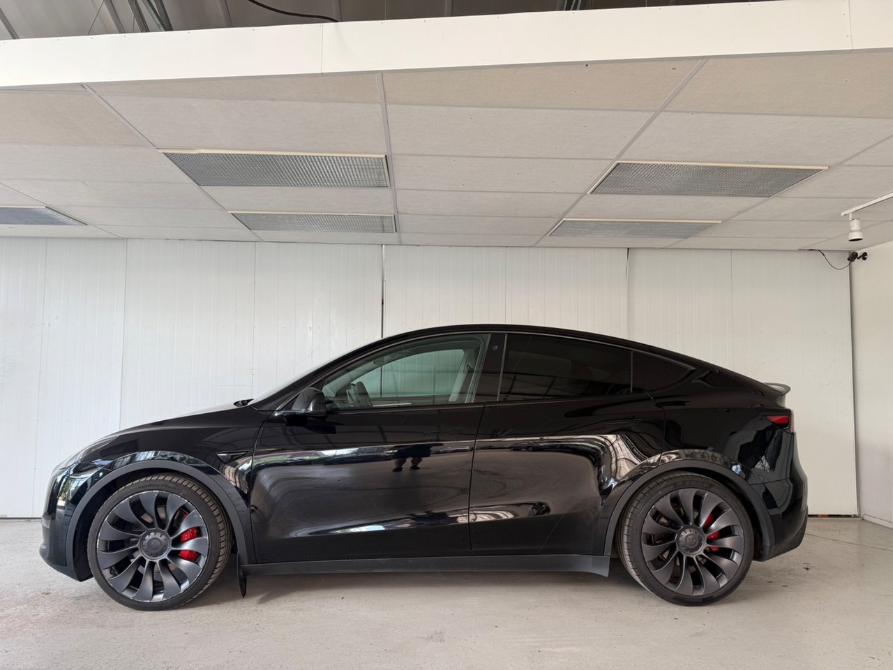 Tesla Model Y 2024, photo 2/8